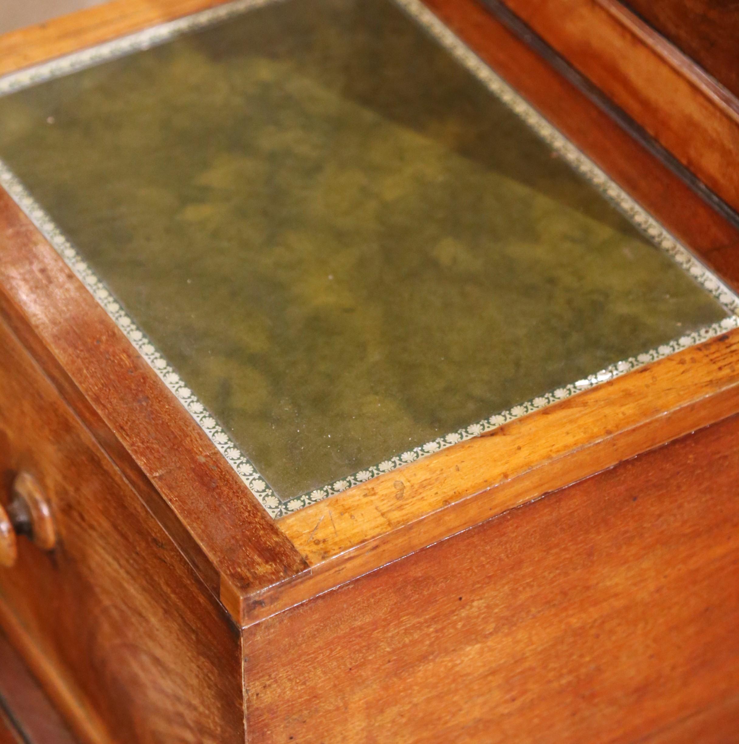 Fatto a mano Mobile sgabello in noce del XIX secolo con gradino in pelle e piano in marmo in vendita