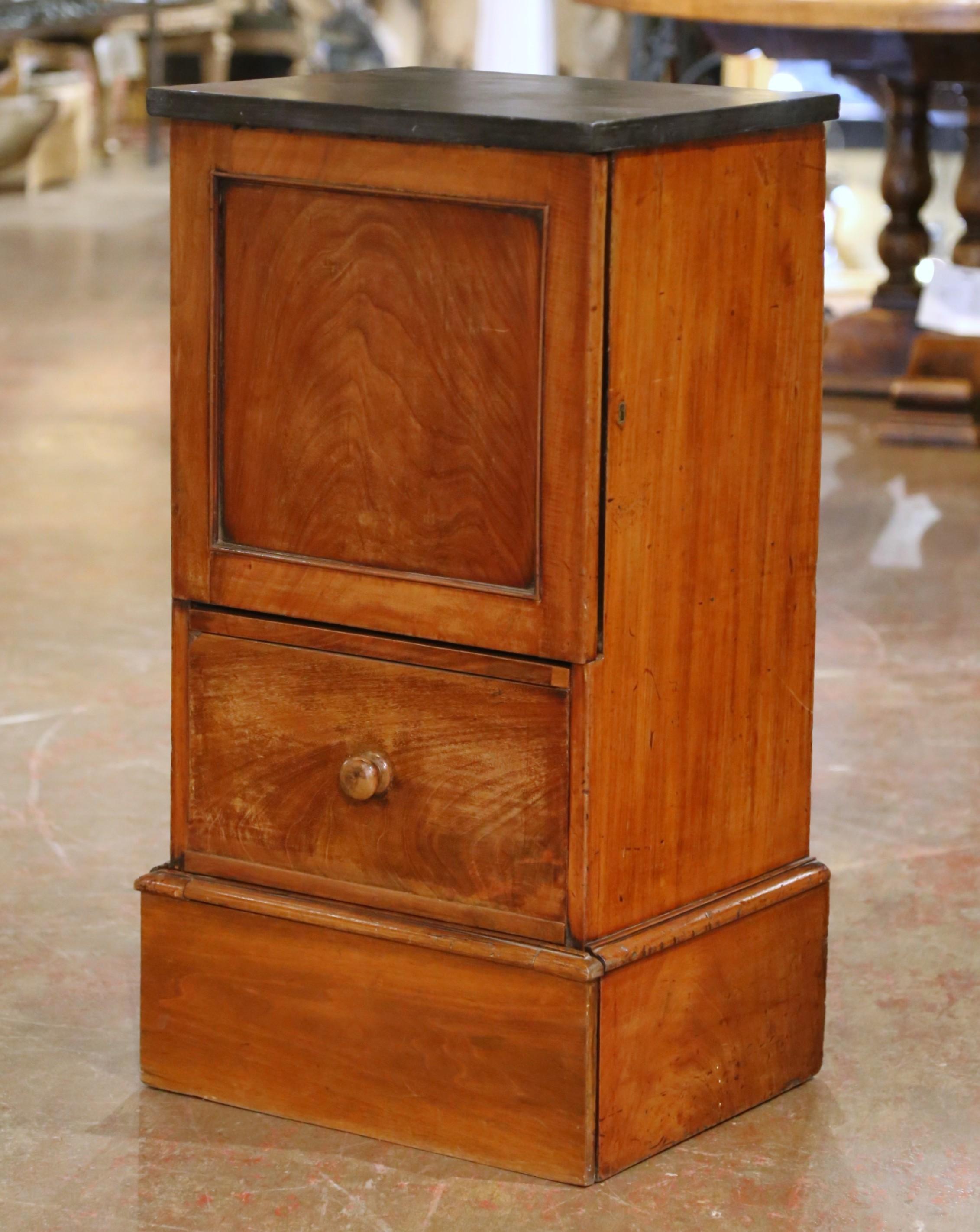 Pelle Mobile sgabello in noce del XIX secolo con gradino in pelle e piano in marmo in vendita