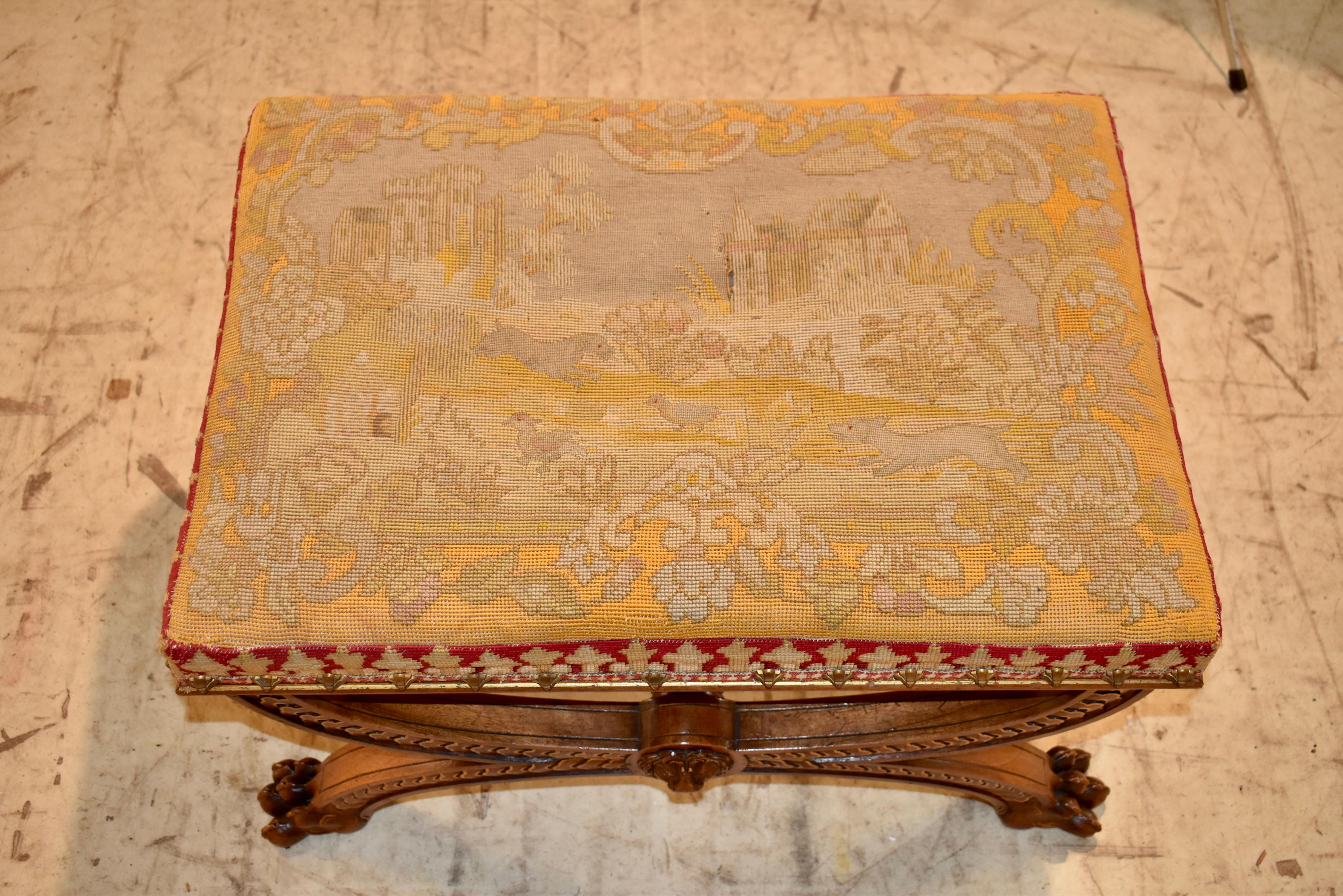 Sgabello francese in noce del XIX secolo in vendita 2