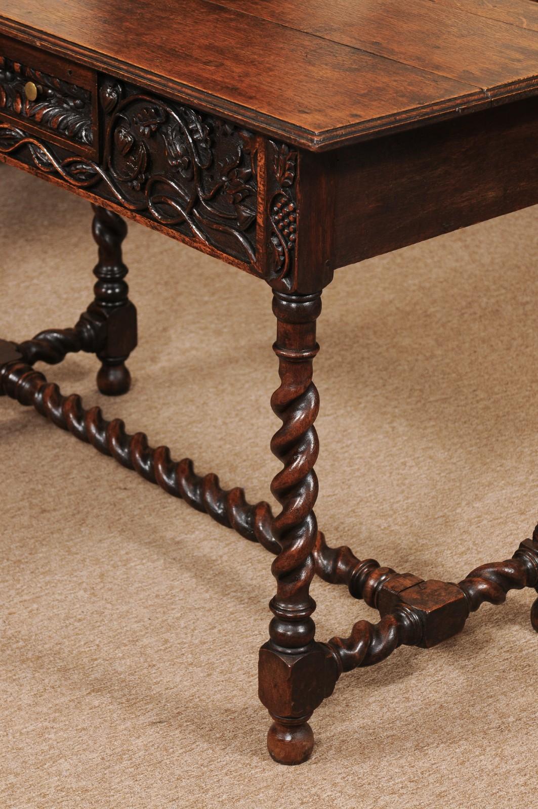 Tavolo in noce francese del XIX secolo con gambe a tortiglione d'orzo /Stretcher in vendita 9