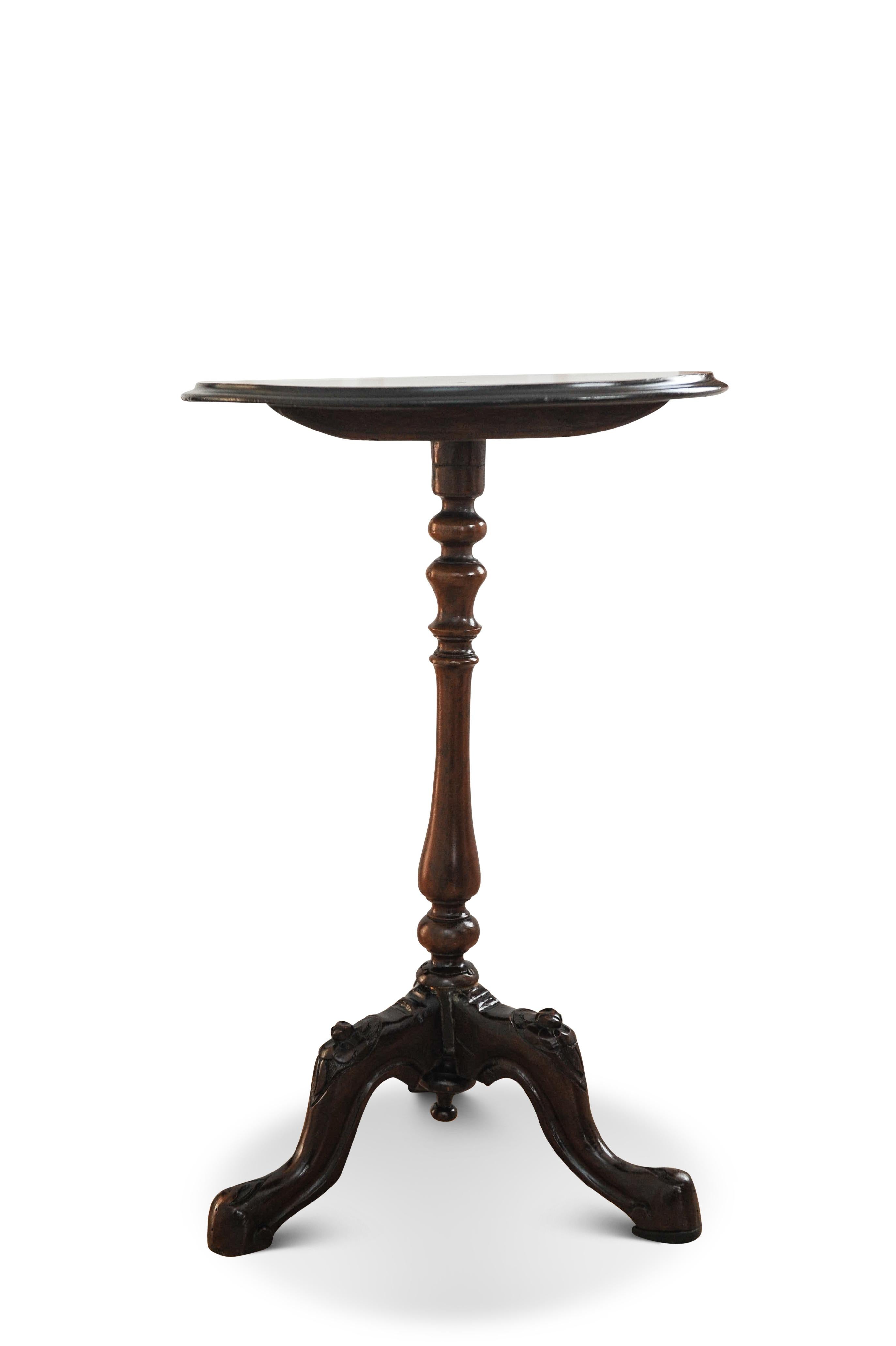 19th Century French Walnut Tilt Top Wine Table With A Central Inlaid Bird Motif  In Good Condition For Sale In High Wycombe, GB