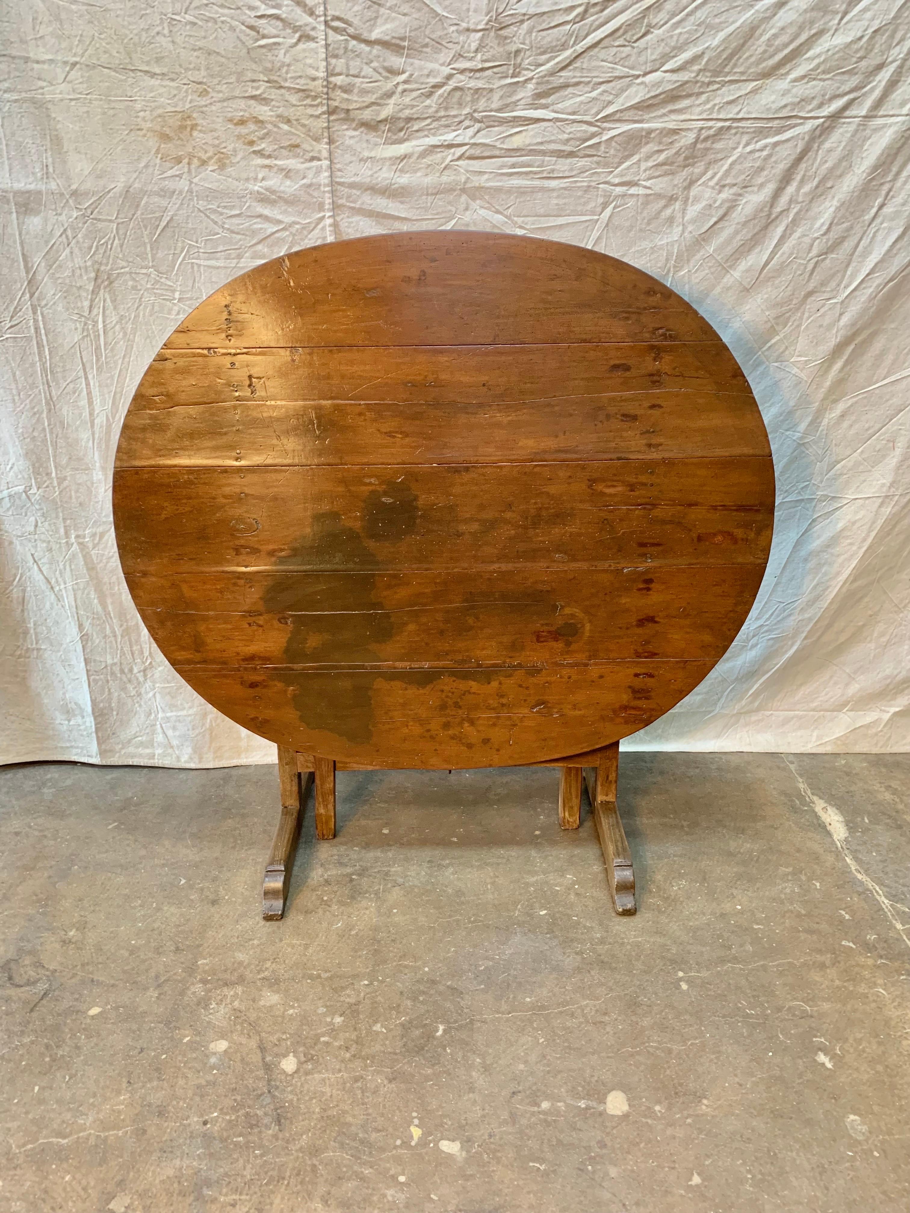 19th century French Walnut Wine Tasting Table For Sale 5