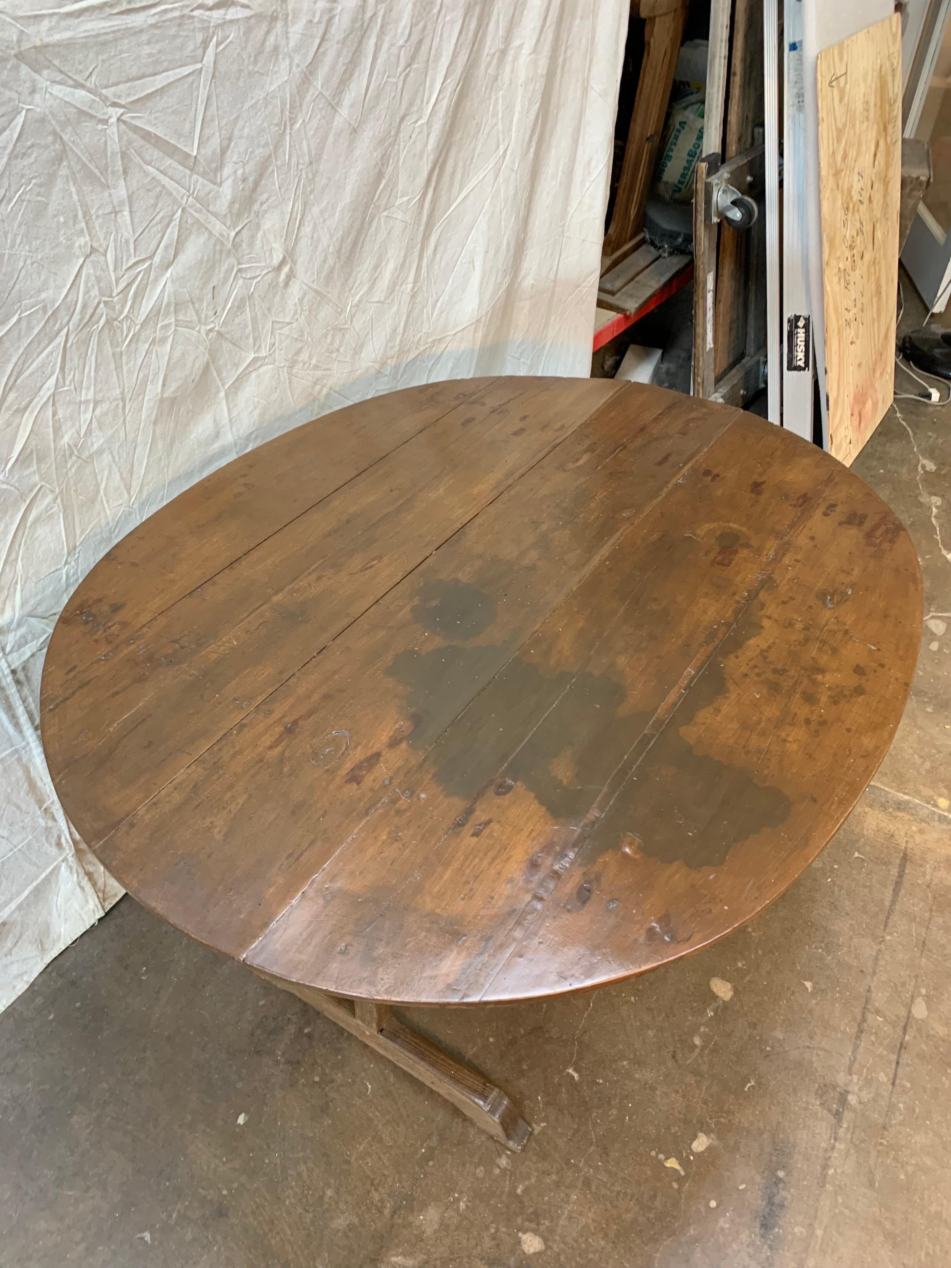 19th century French Walnut Wine Tasting Table For Sale 2