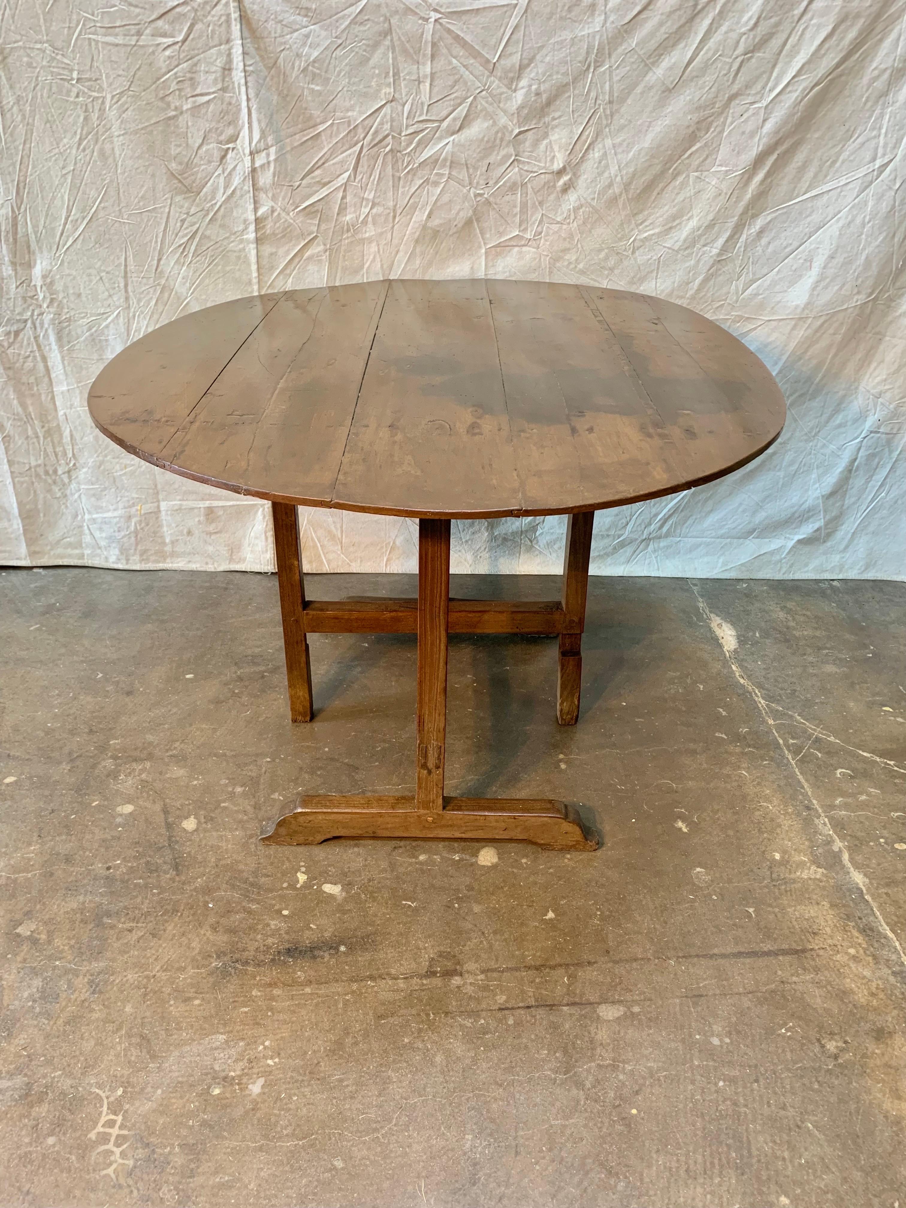 19th century French Walnut Wine Tasting Table For Sale 4