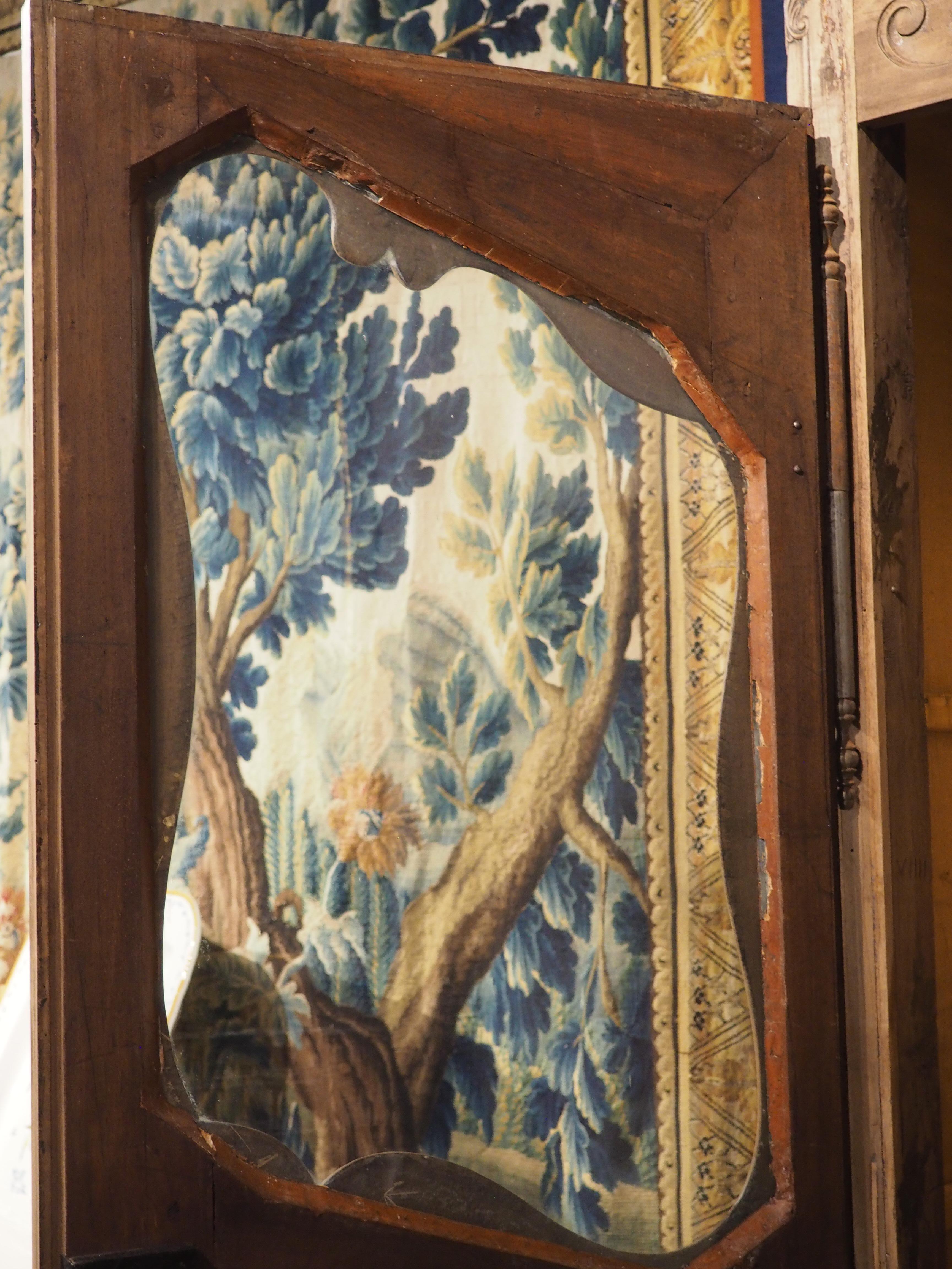 Vitrina Bonnetière in legno di noce francese del XIX secolo proveniente dalla Provenza in vendita 11