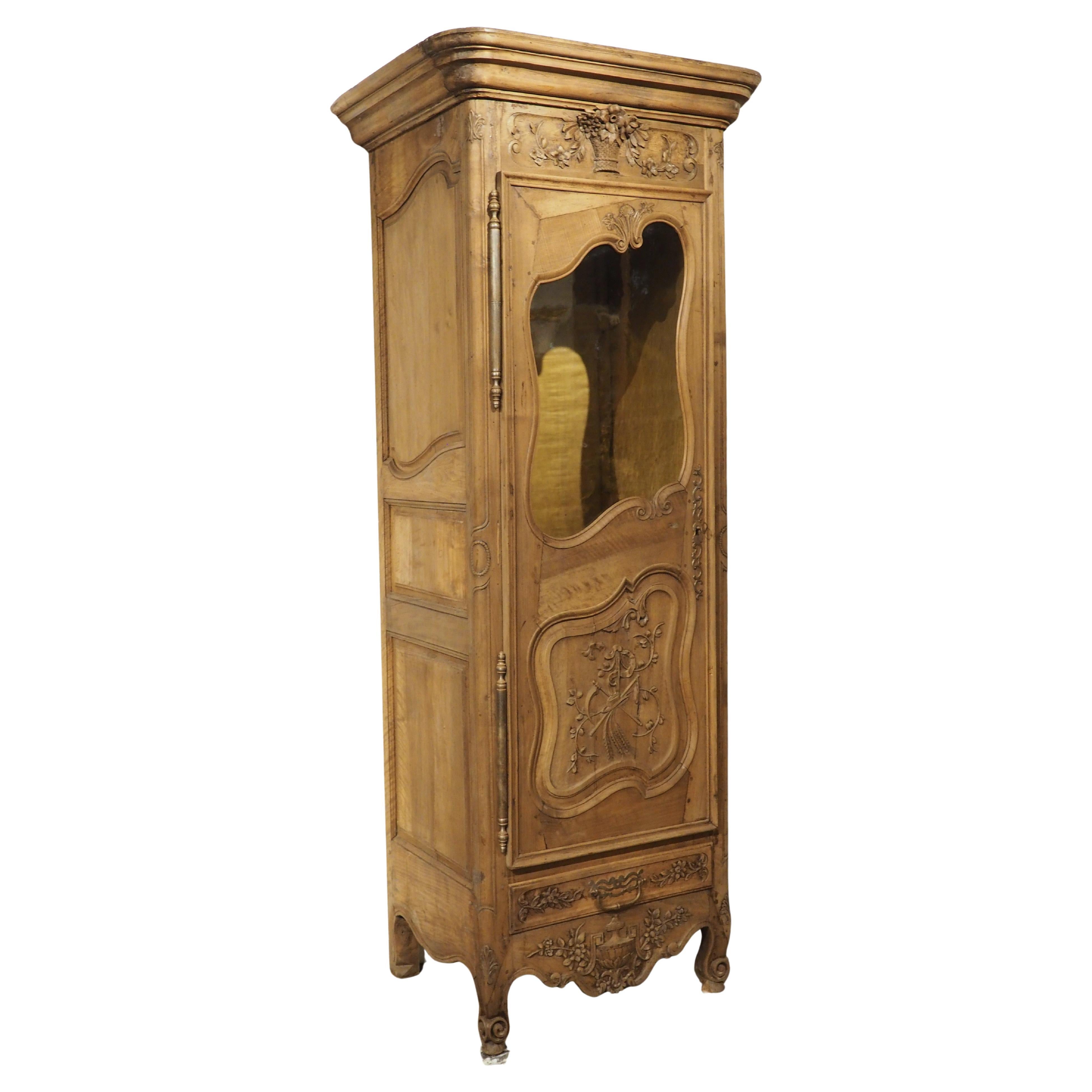Vitrina Bonnetière in legno di noce francese del XIX secolo proveniente dalla Provenza