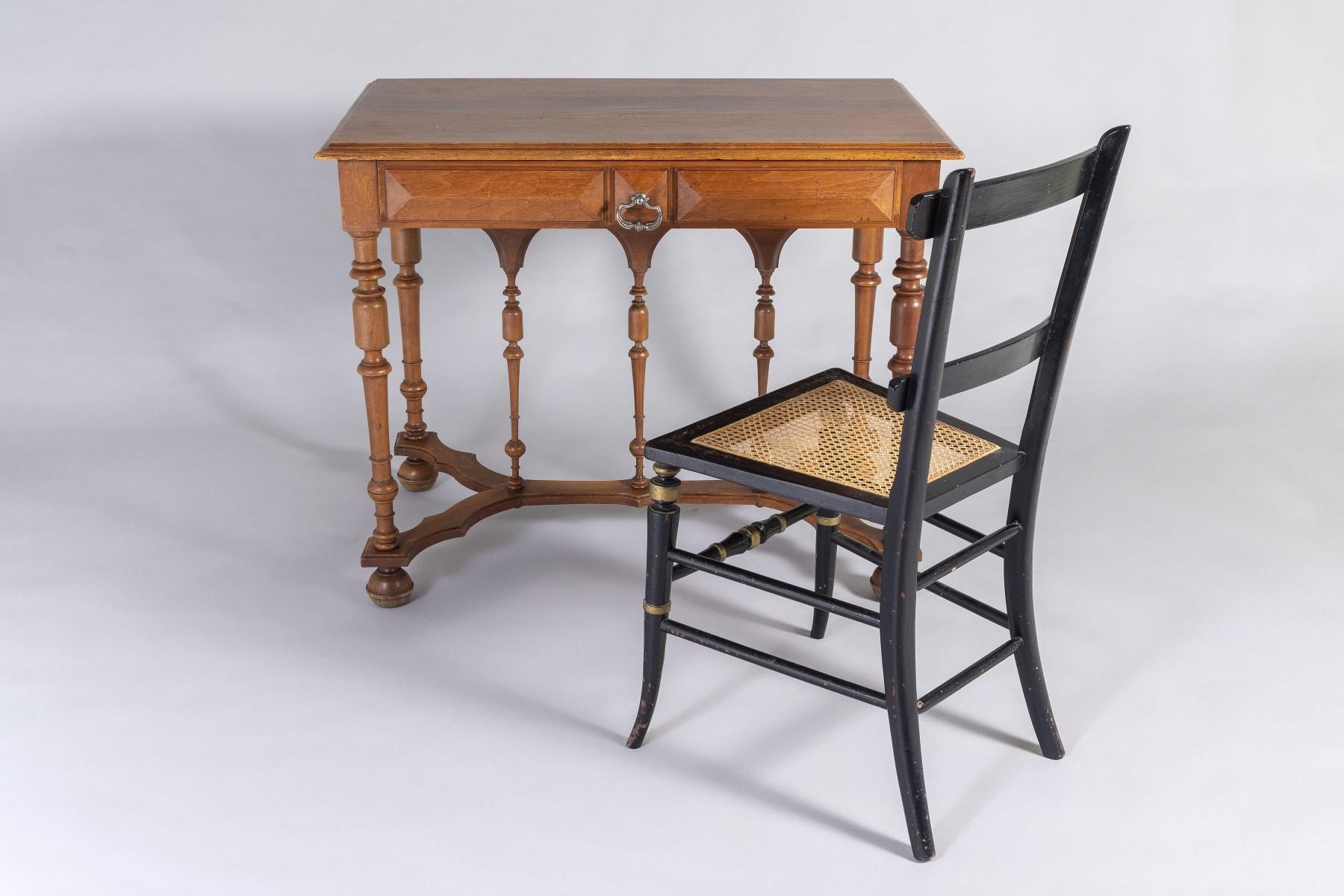 19th Century French Walnut Writing Desk Side Table For Sale 5