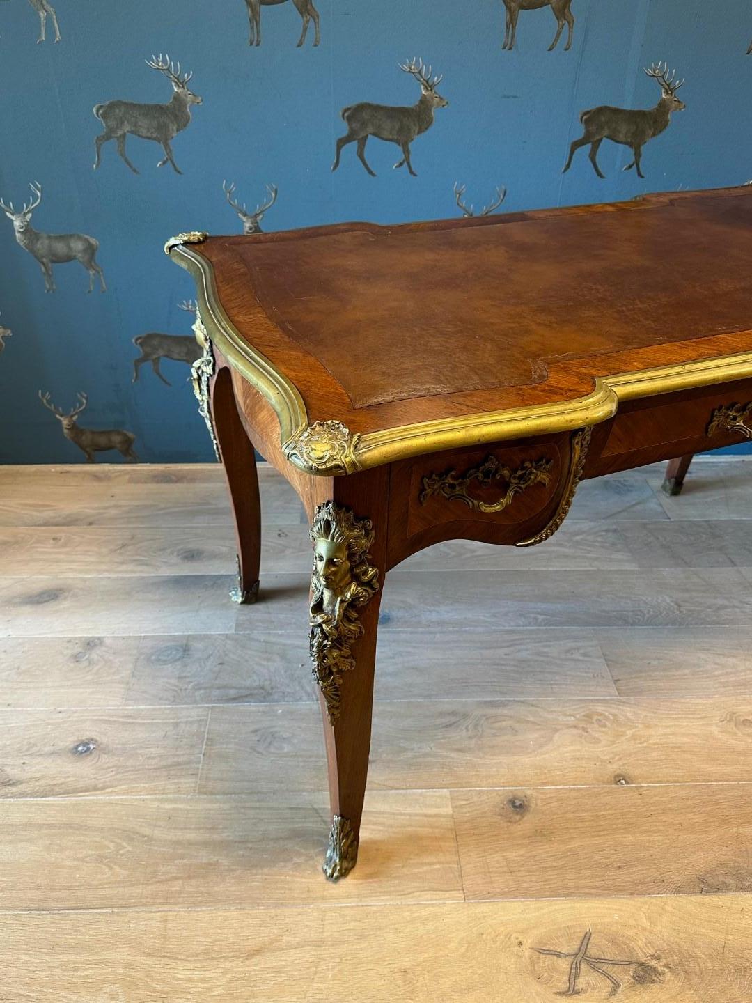 19th Century French Walnut writing table For Sale 7