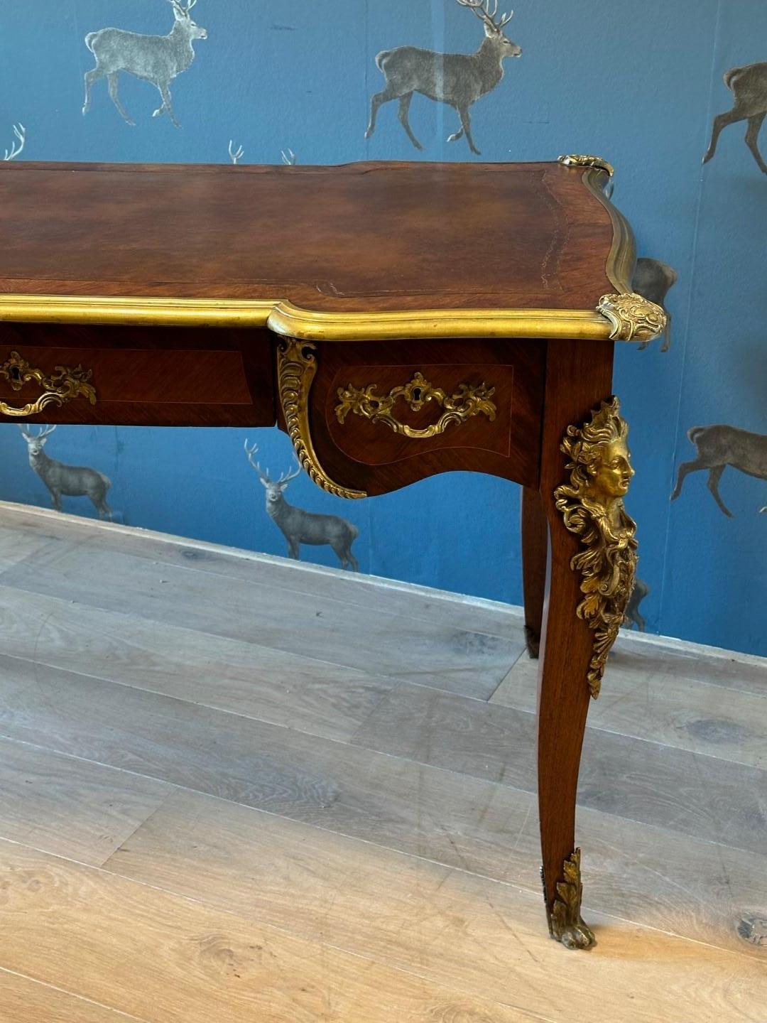 19th Century French Walnut writing table For Sale 8