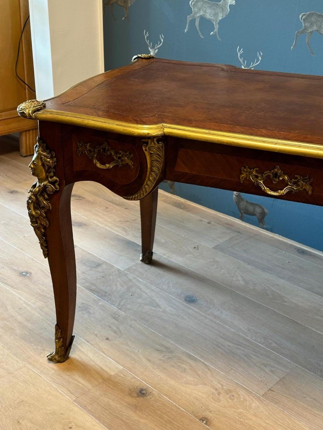 19th Century French Walnut writing table For Sale 9