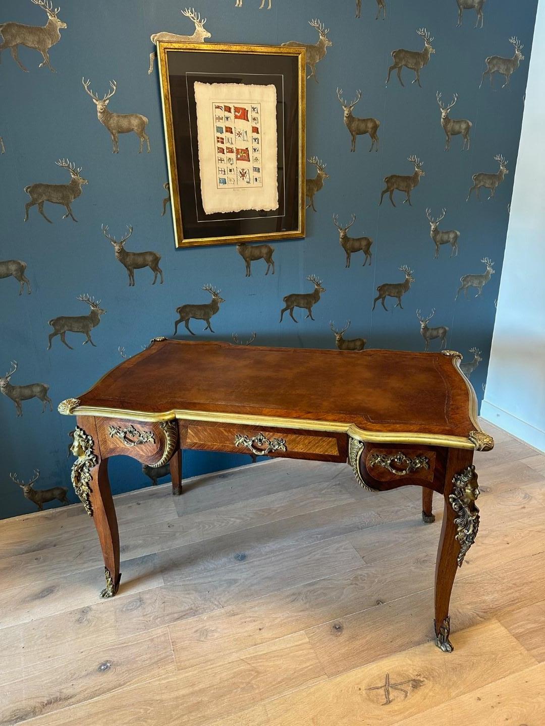 19th Century French Walnut writing table For Sale 10