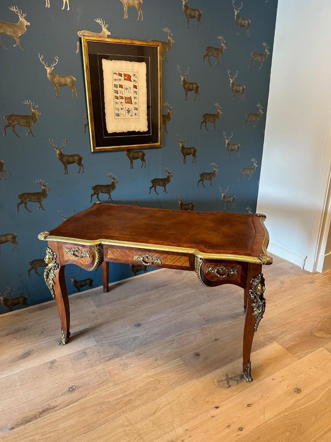 19th Century French Walnut writing table For Sale 11