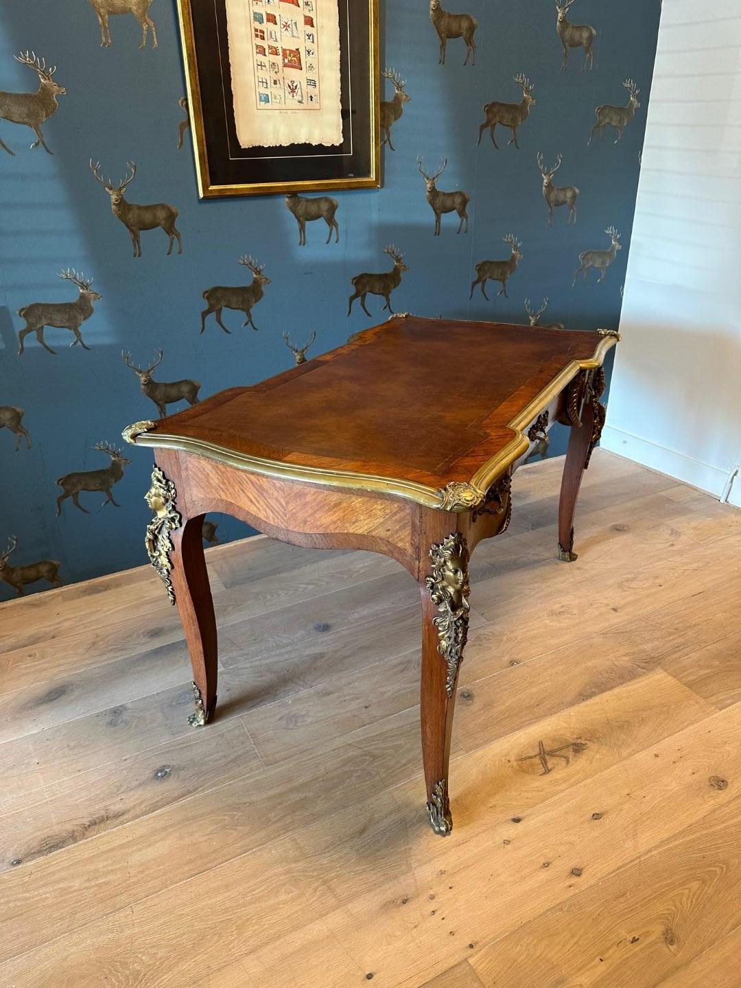 19th Century French Walnut writing table For Sale 14