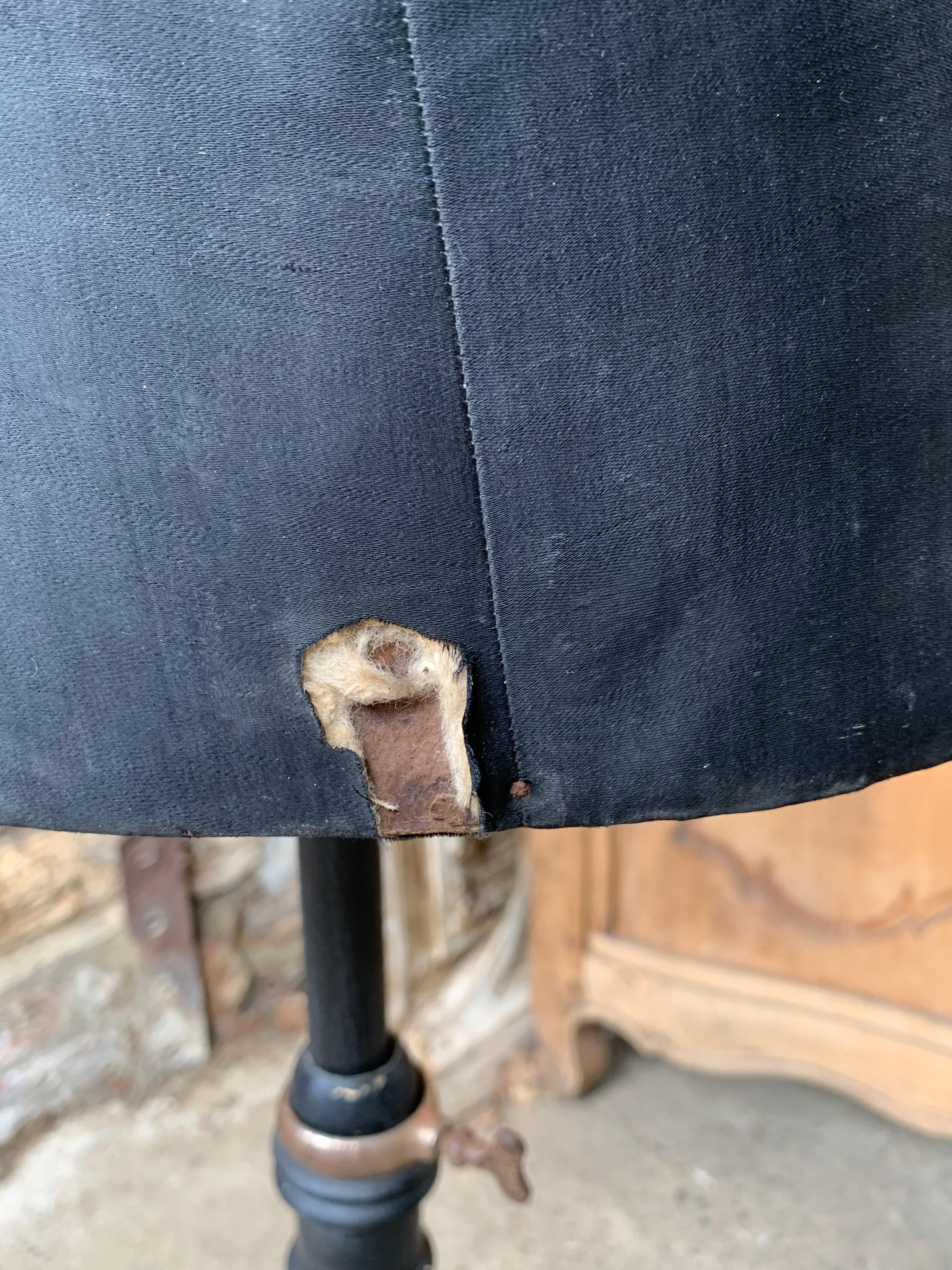 Legno Manichino a vita di vespa francese del XIX secolo di Stockman in vendita