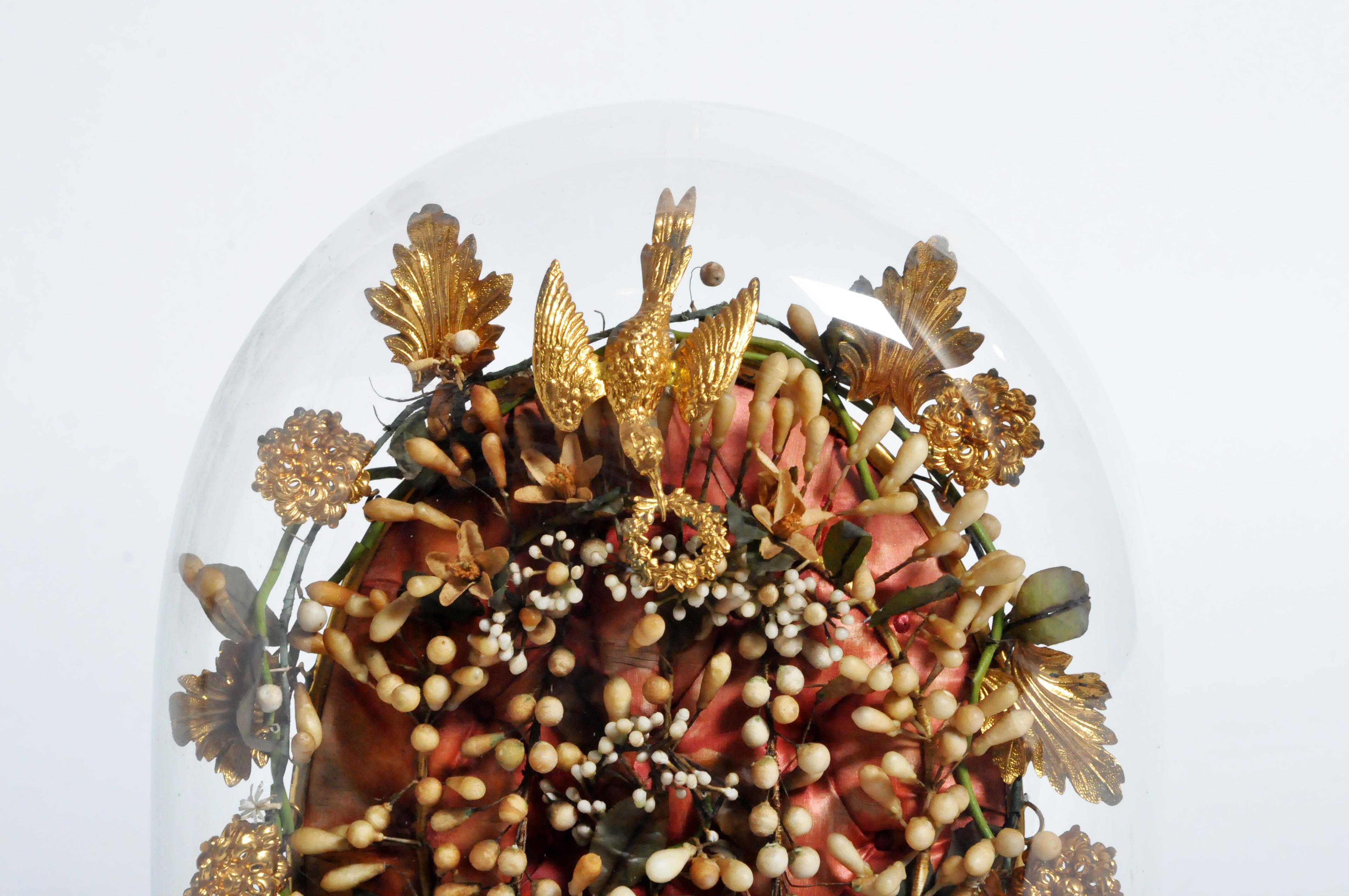 19th Century French Wedding Cloche with Original Wooden Base and Glass Dome In Good Condition In Chicago, IL