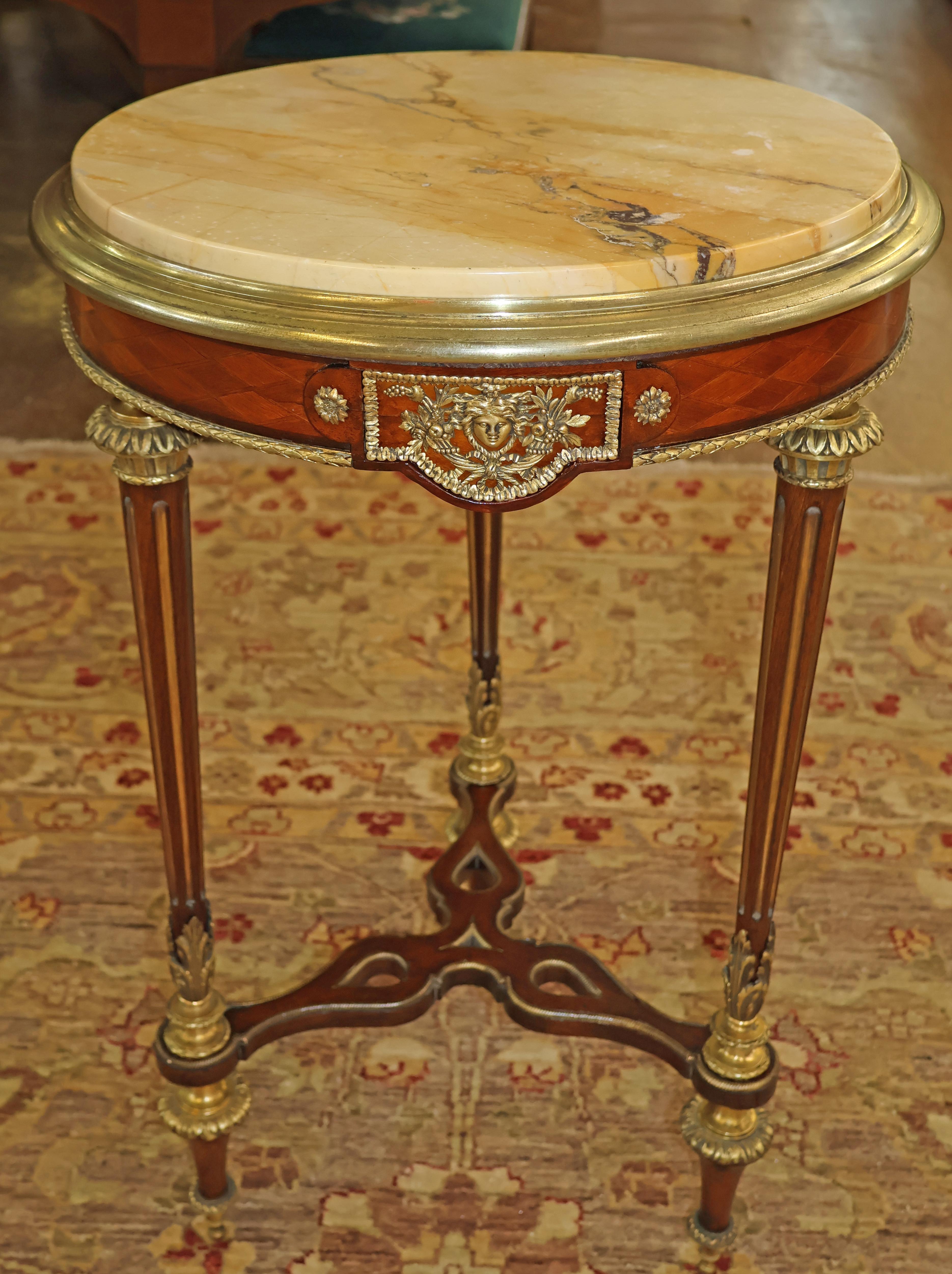 Table de guéridon à plateau de marbre de style Weisweiler du 19e siècle par Henry Dasson

Dimensions : 29