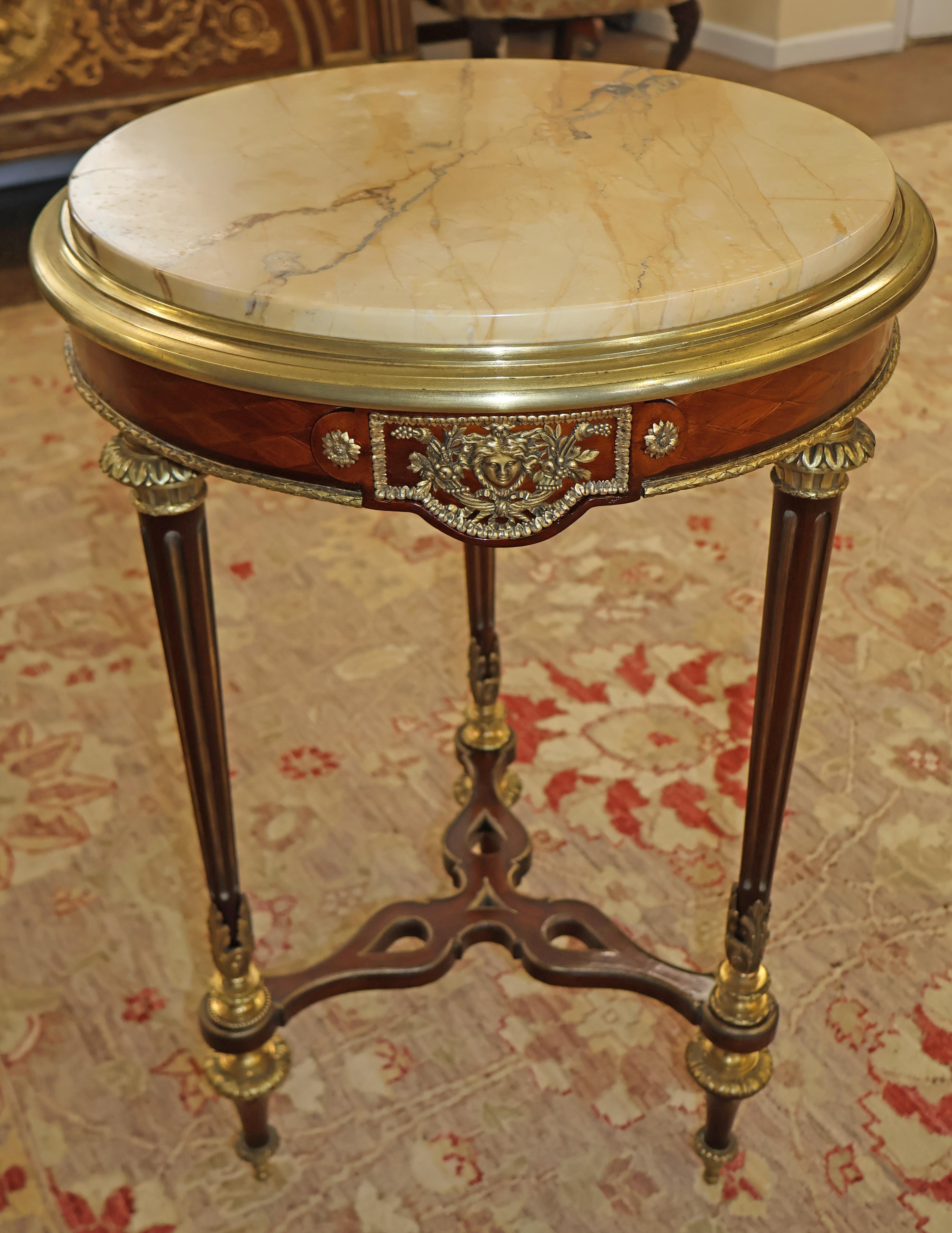 Français Table de guéridon à plateau de marbre de style Weisweiler du 19e siècle par Henry Dasson en vente