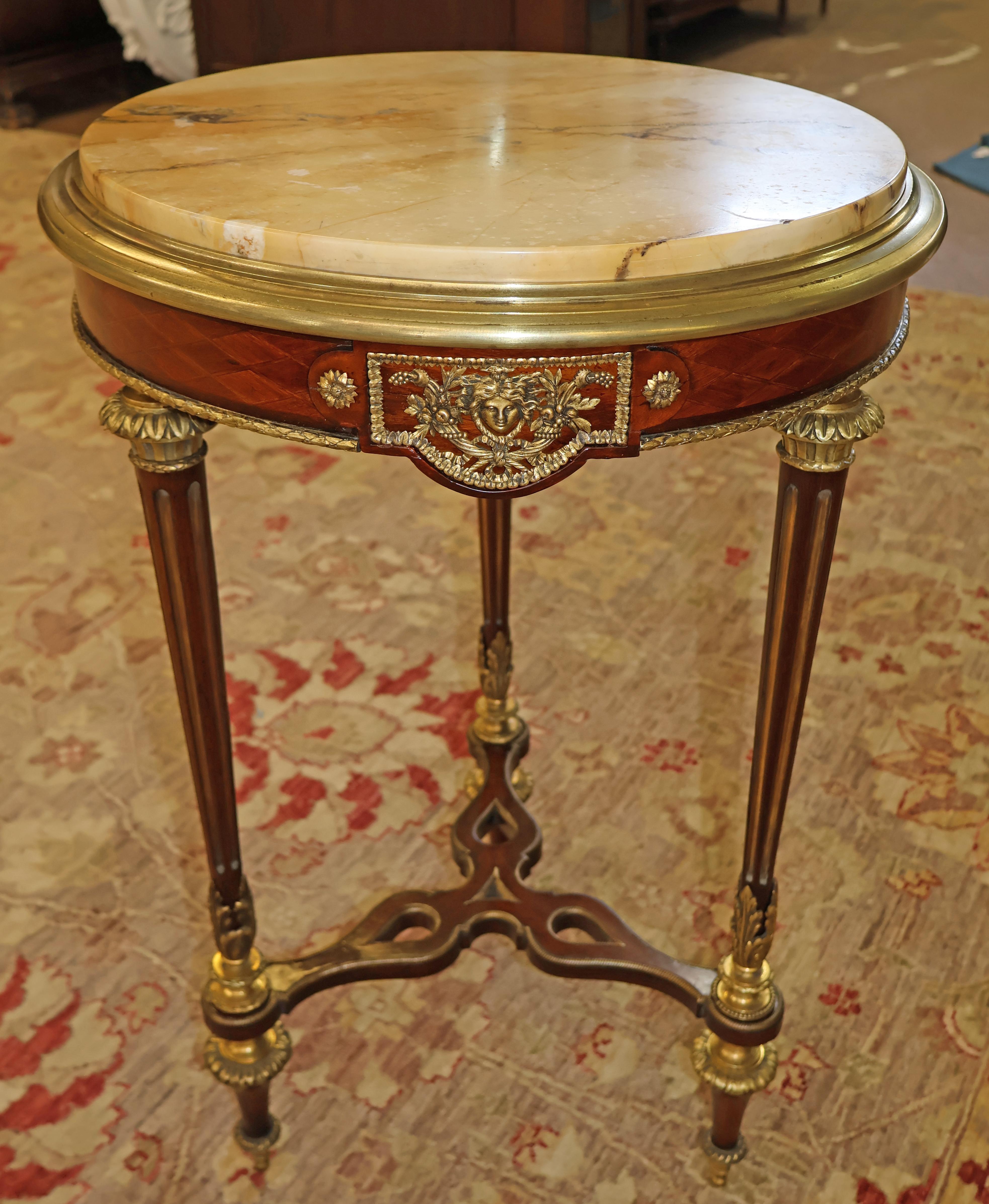 XIXe siècle Table de guéridon à plateau de marbre de style Weisweiler du 19e siècle par Henry Dasson en vente