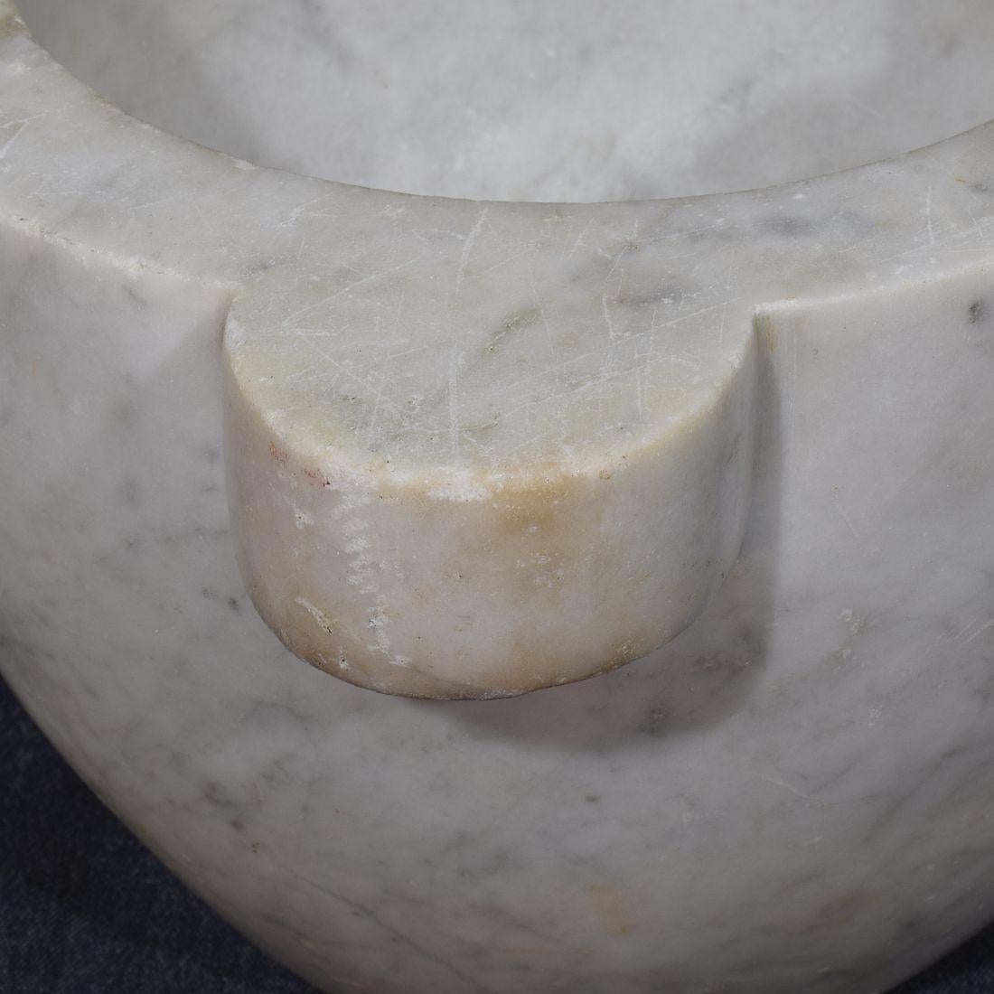 Mortaio francese in marmo bianco del XIX secolo in vendita 4