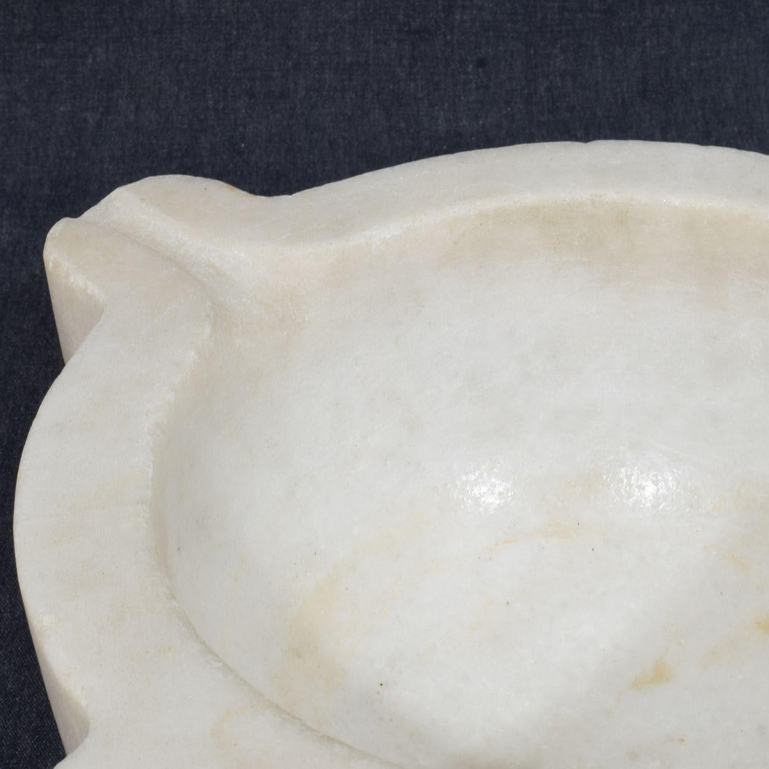 Mortaio francese in marmo bianco del XIX secolo in vendita 5
