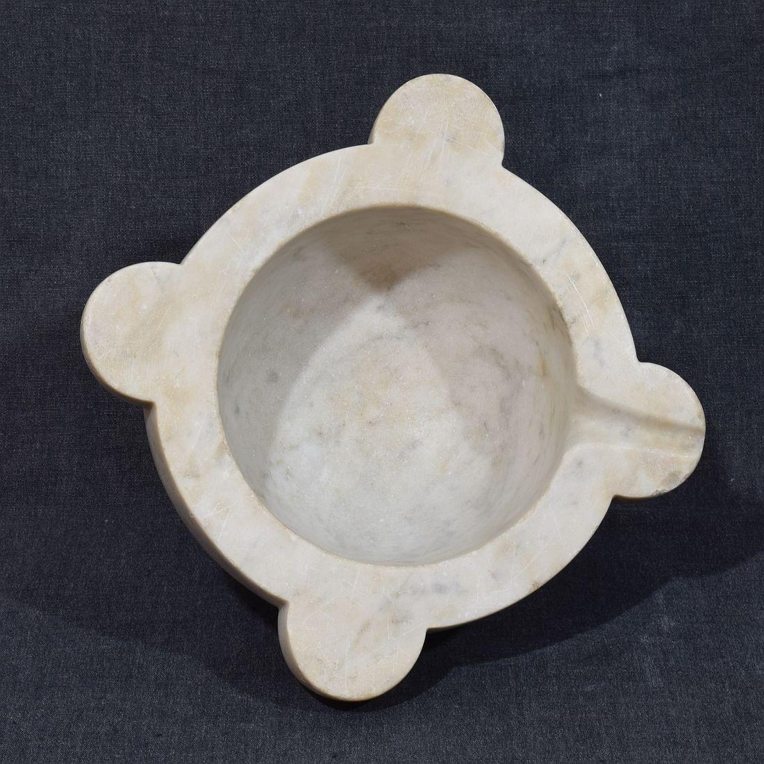 Mortaio francese in marmo bianco del XIX secolo in vendita 8