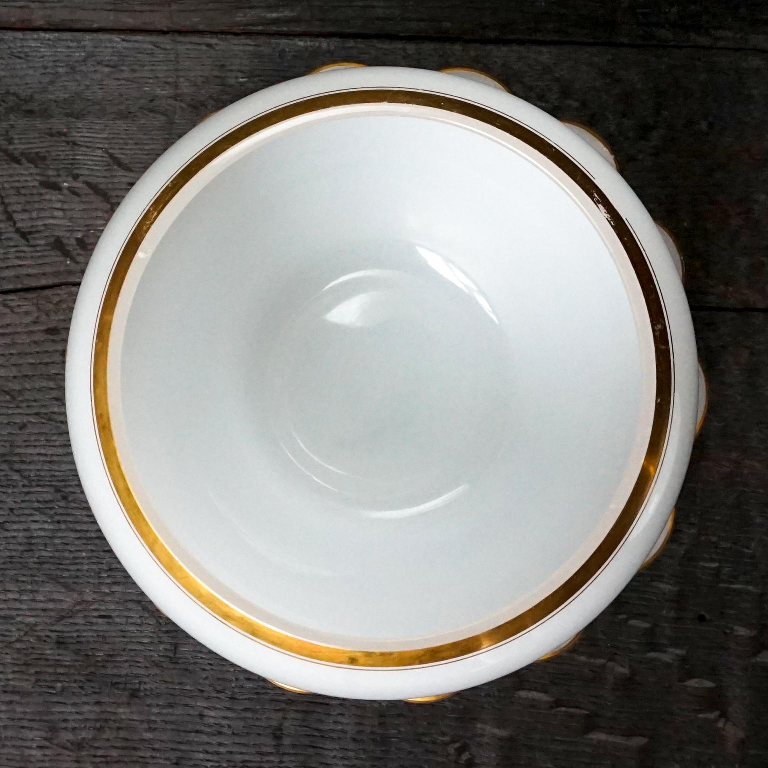 19th Century French White Opaline Glass Pumpkin or Apple Shaped Bowl or Tureen In Good Condition In Haarlem, NL