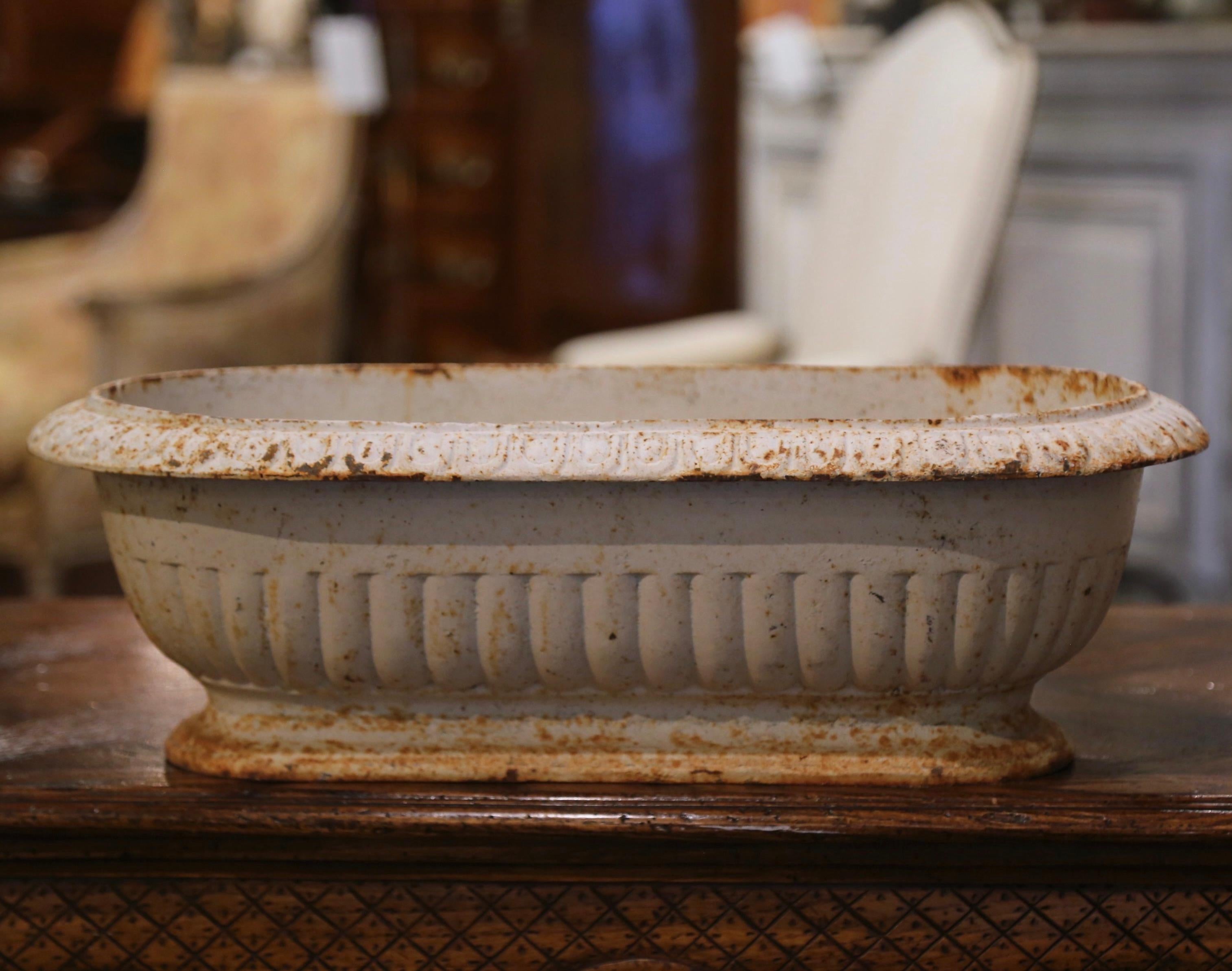 19th Century French White Painted Iron Oval Planter Jardiniere from Normandy In Excellent Condition In Dallas, TX