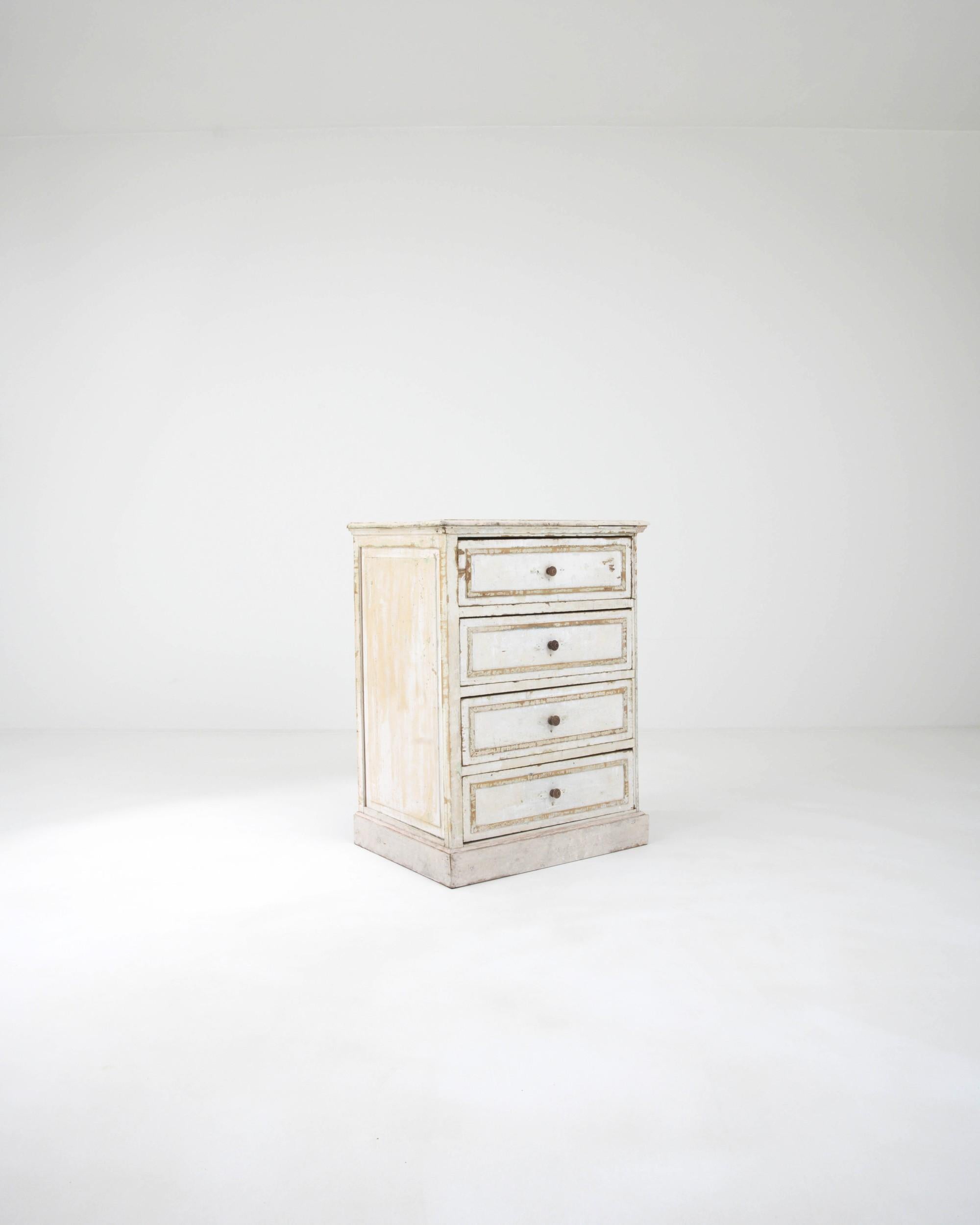 Wood 19th Century French White Patinated Chest of Drawers For Sale