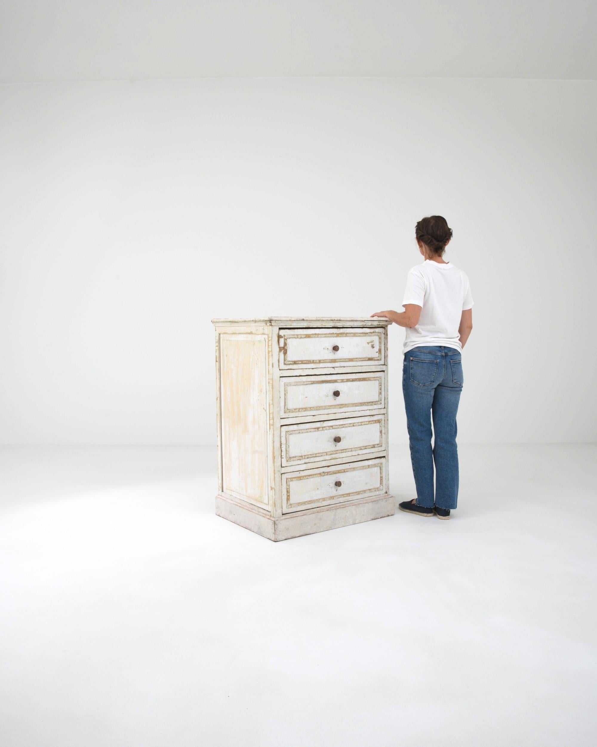 19th Century French White Patinated Chest of Drawers For Sale 4