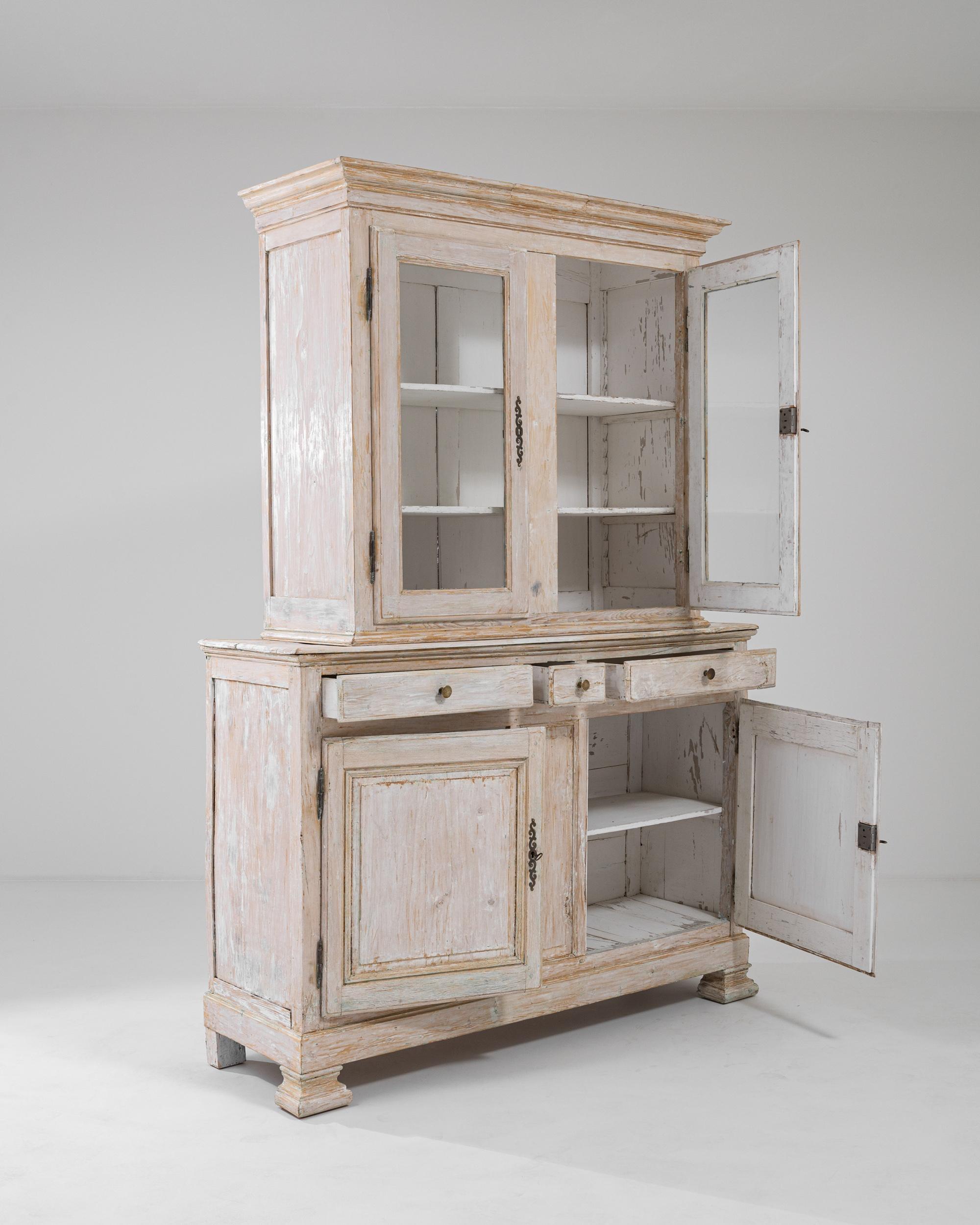 19th Century French White Patinated Vitrine For Sale 1