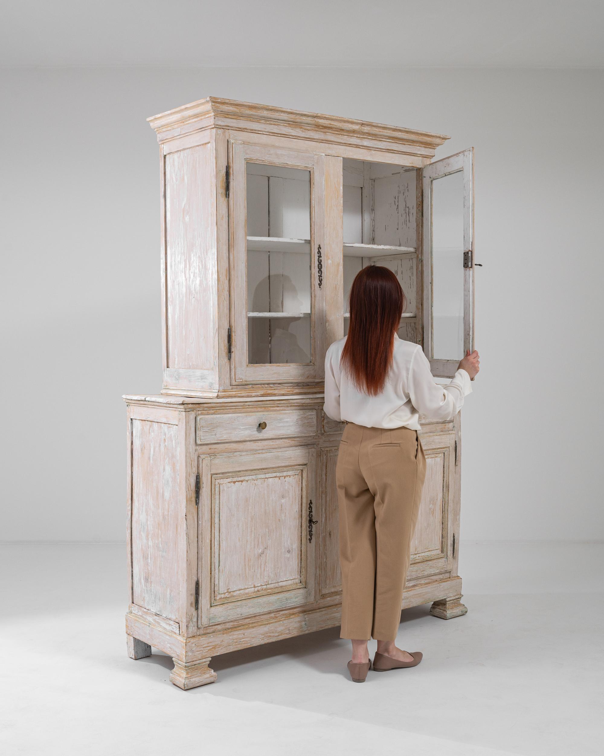 19th Century French White Patinated Vitrine For Sale 2
