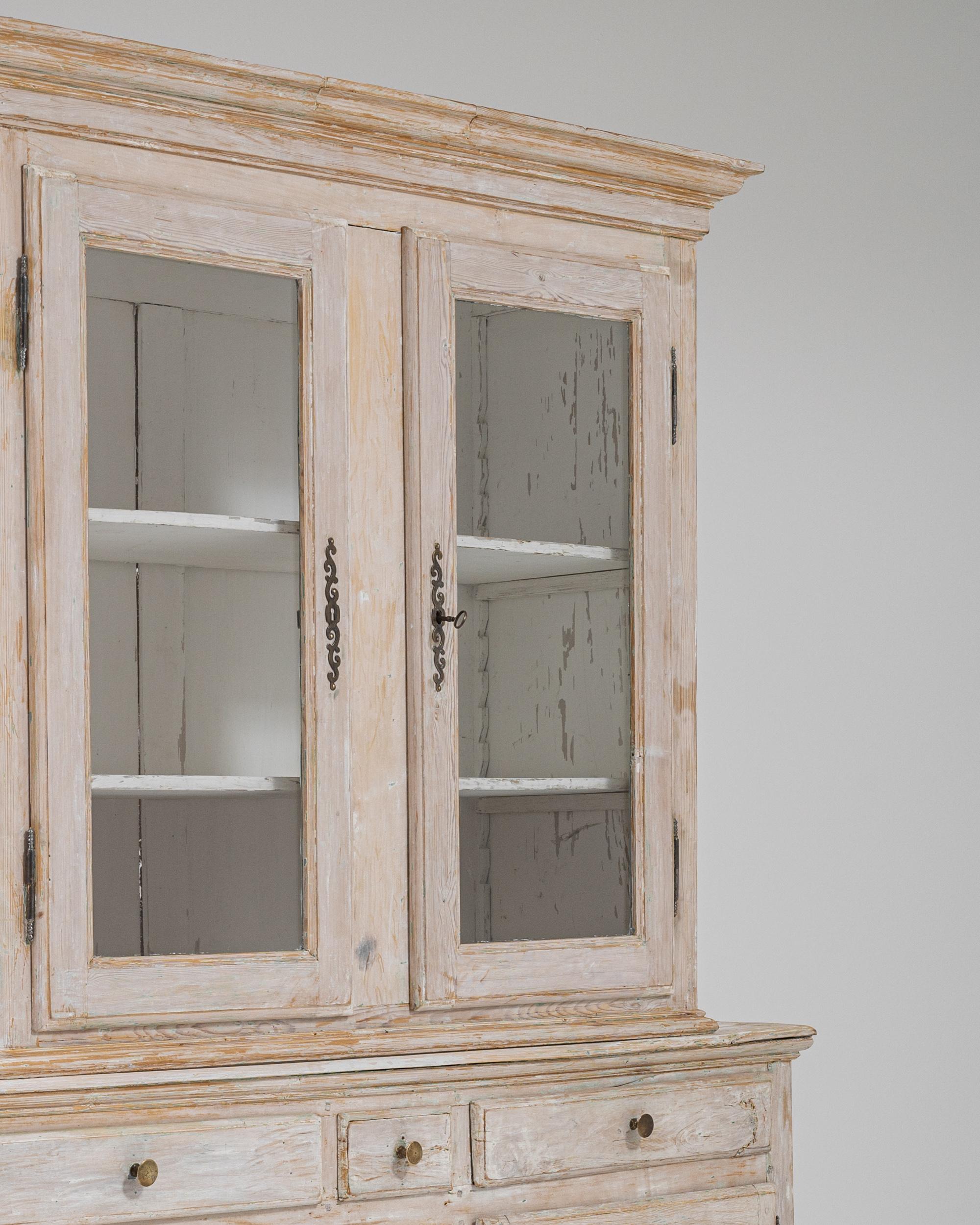 19th Century French White Patinated Vitrine For Sale 3