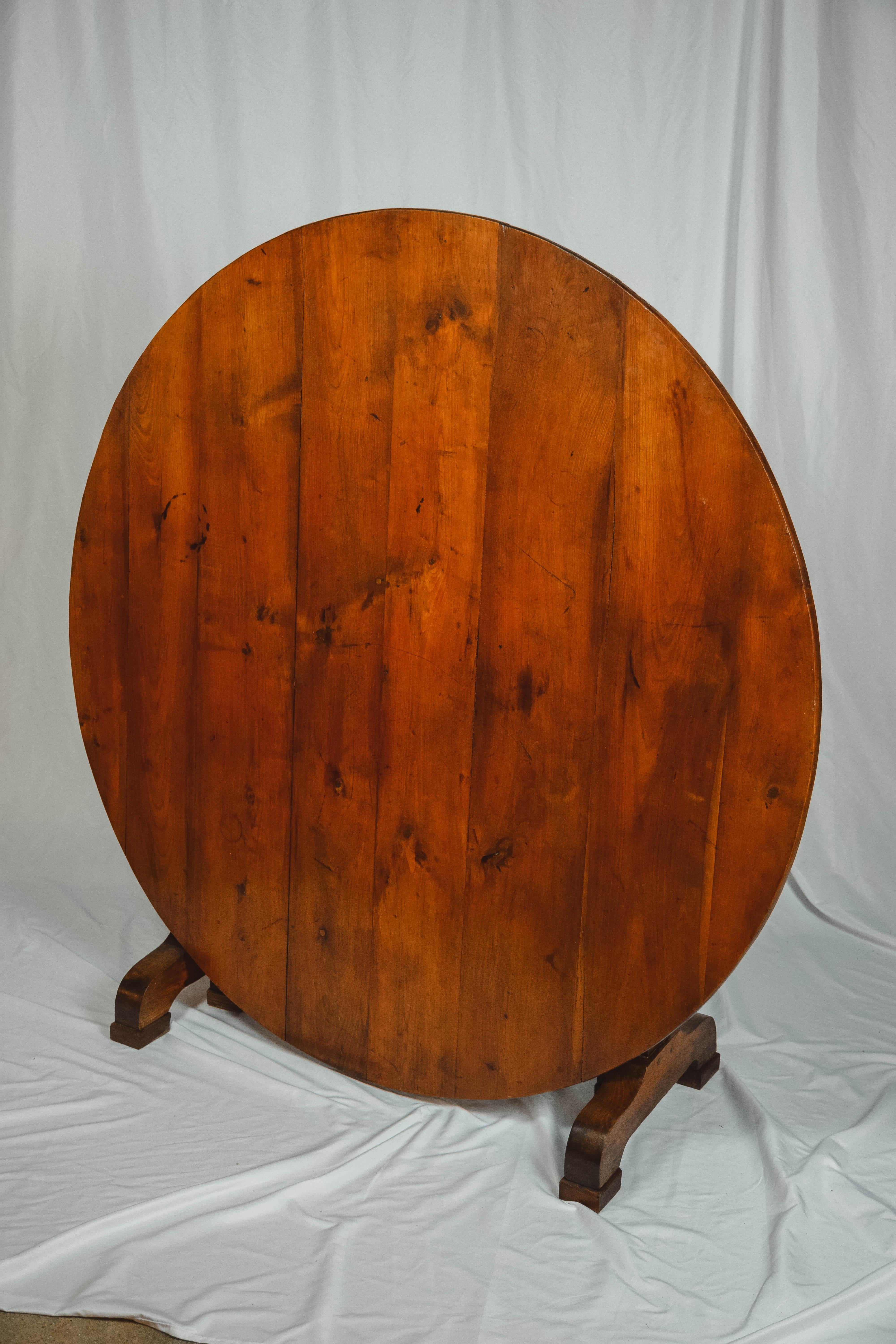 French wine tasting table, also known as a vendage or vigeron table, which was once used in the vineyards of France for tasting wine or enjoying a meal. This table would be suitable for use in a breakfast area or wine cellar. Featuring a tilt-top,