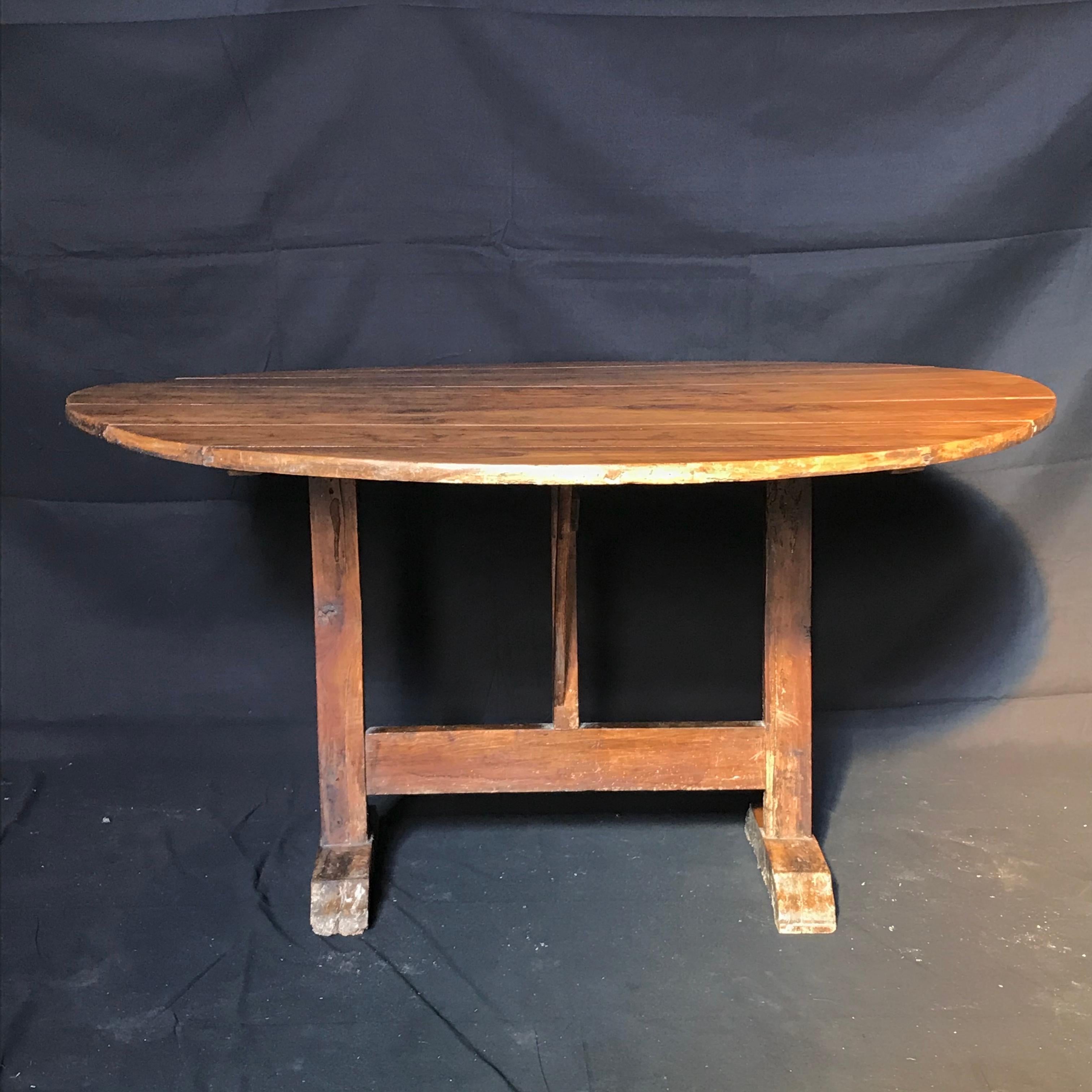 19th Century French Wine Tasting Table Gorgeous Wood In Good Condition In Hopewell, NJ