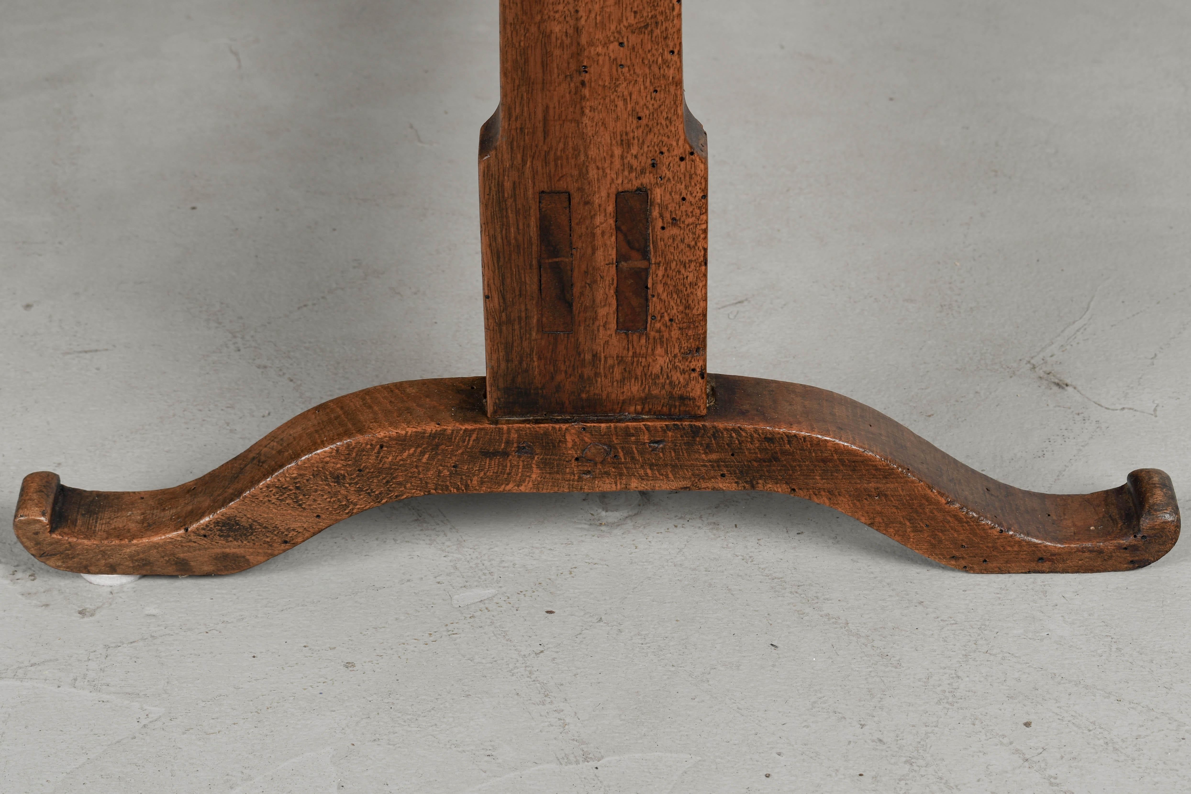 Mesa de cata de vinos francesa del siglo XIX o mesa basculante en venta 4