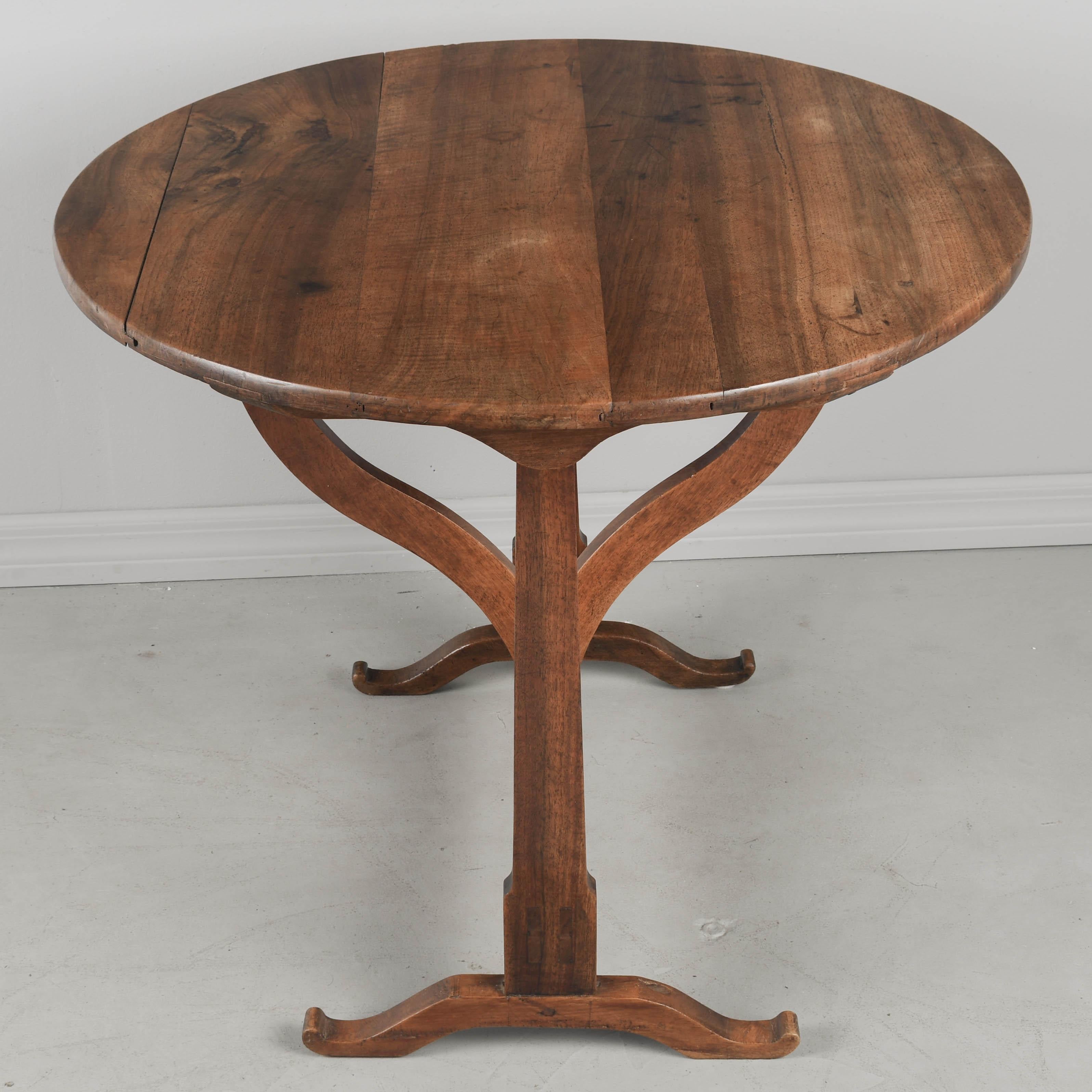 Mesa de cata de vinos francesa del siglo XIX o mesa basculante en venta 11