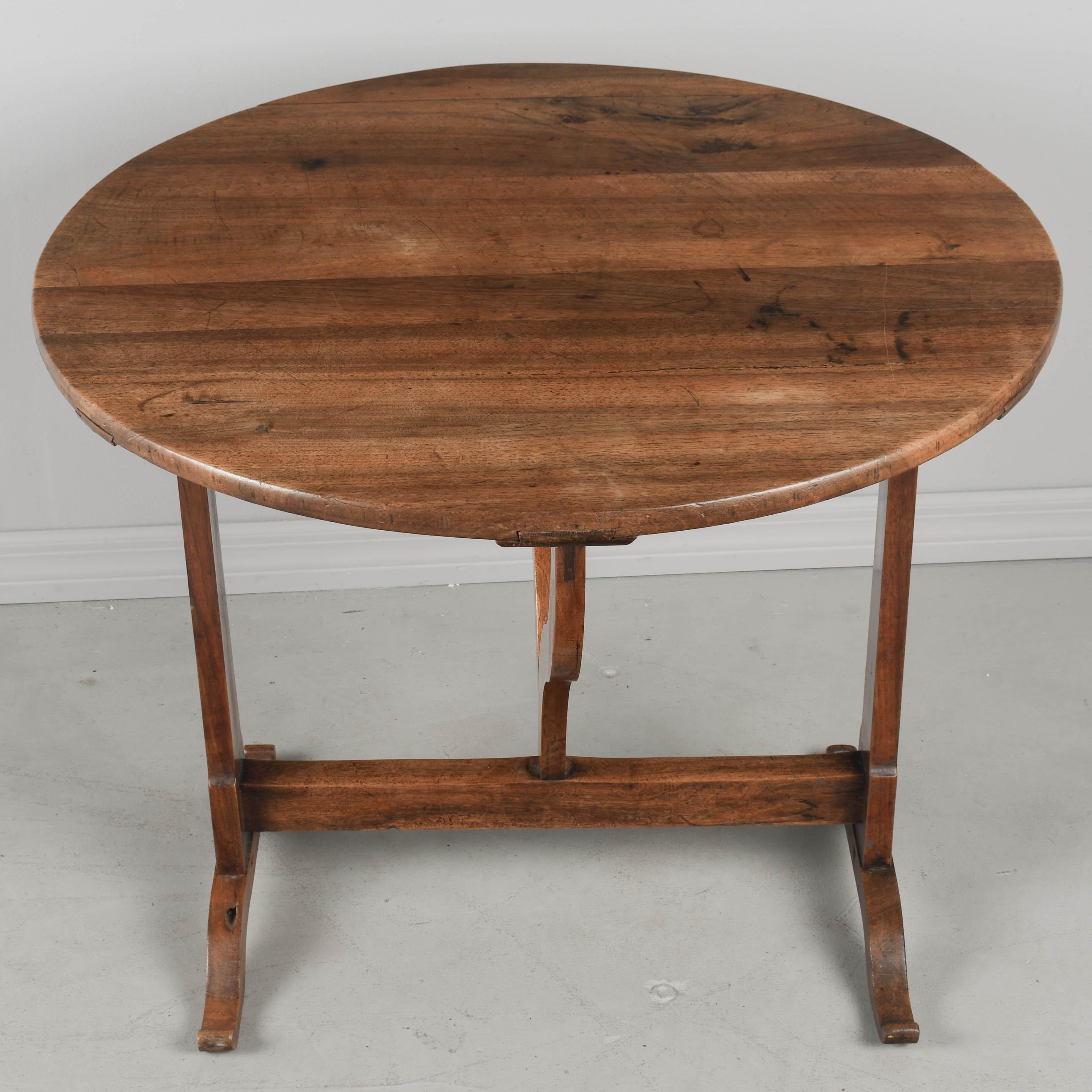 Mesa de cata de vinos francesa del siglo XIX o mesa basculante en venta 12