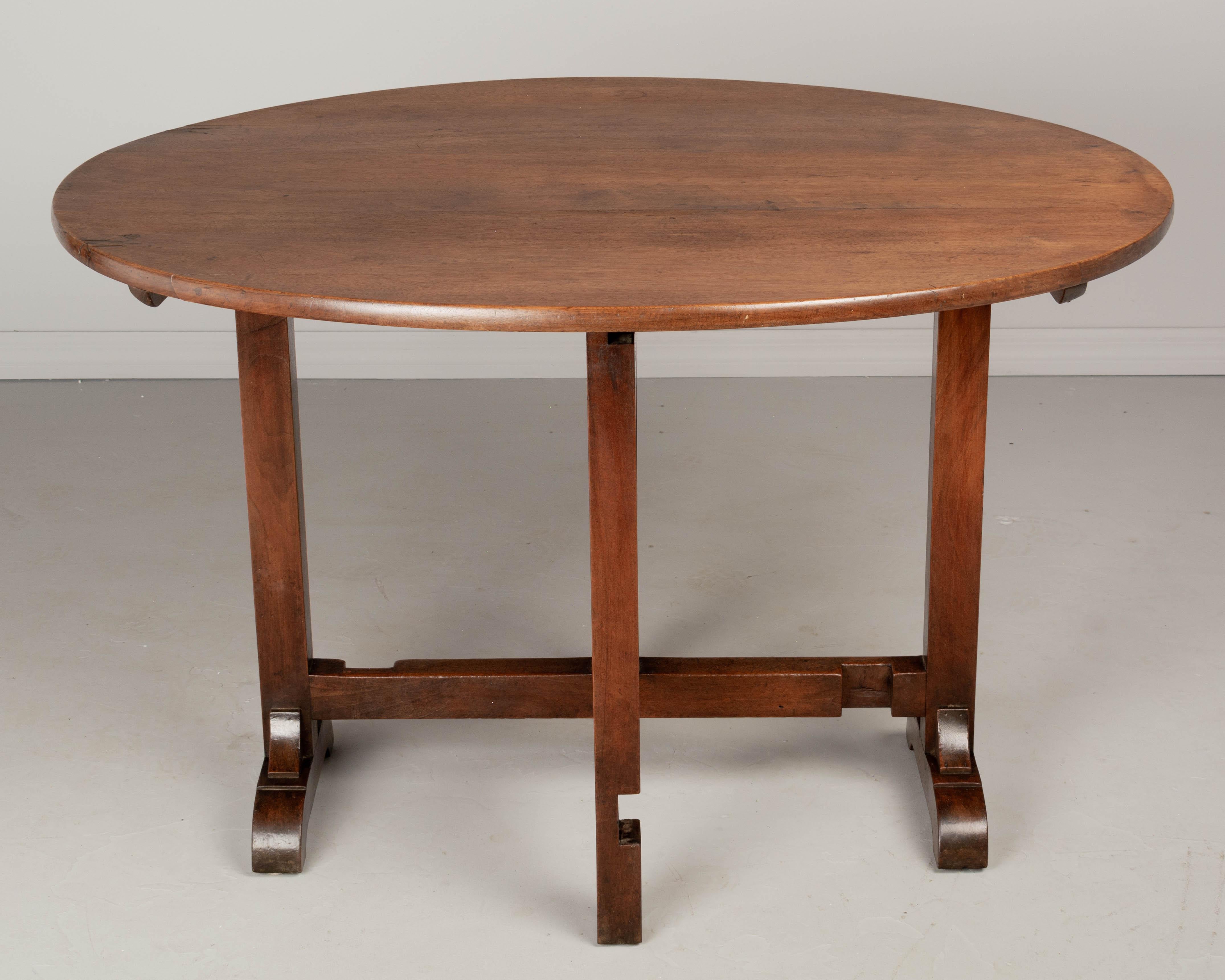 19th Century French Wine Tasting Table or Tilt-Top Table In Good Condition In Winter Park, FL