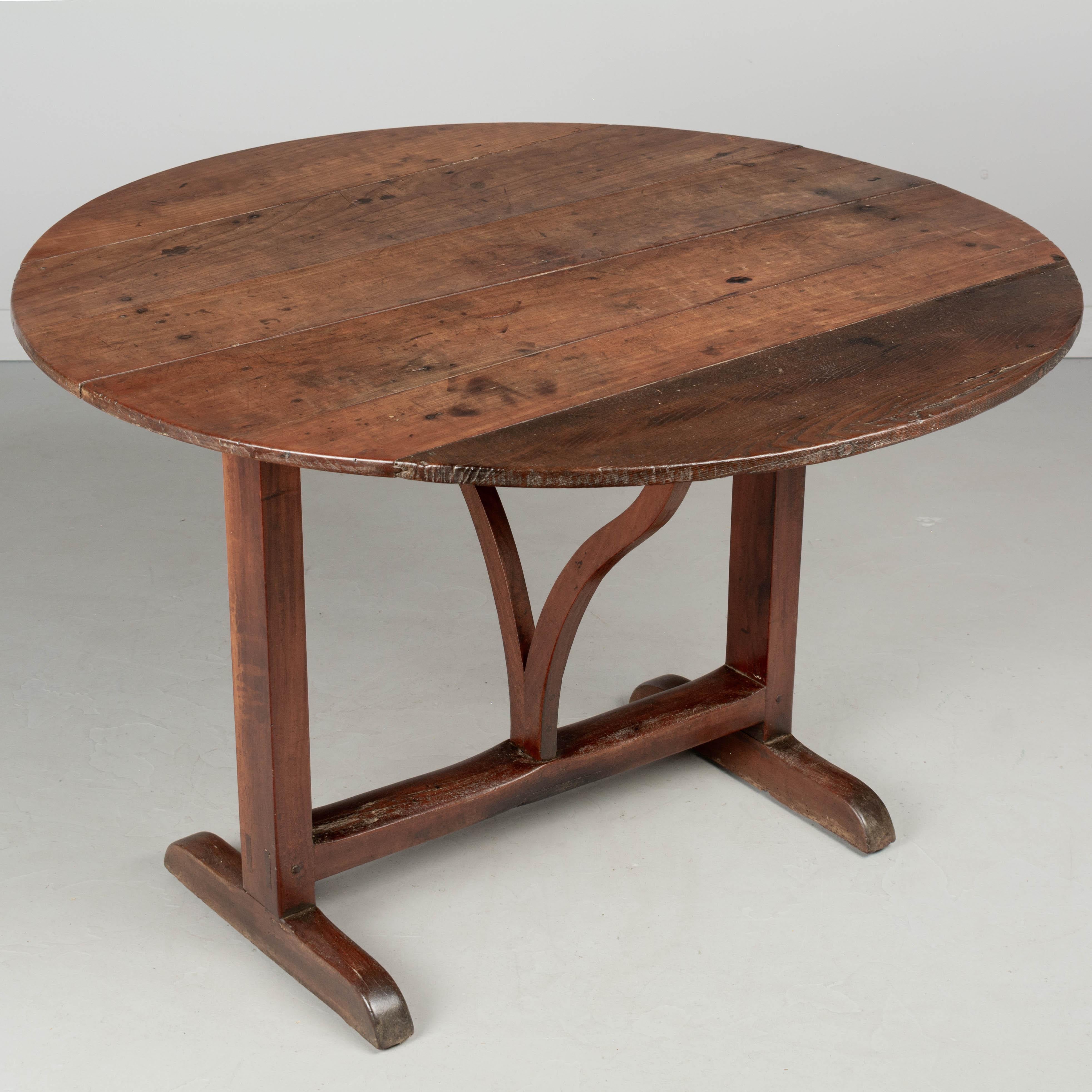 XIXe siècle Table de dégustation de vin ou table basculante française du 19e siècle