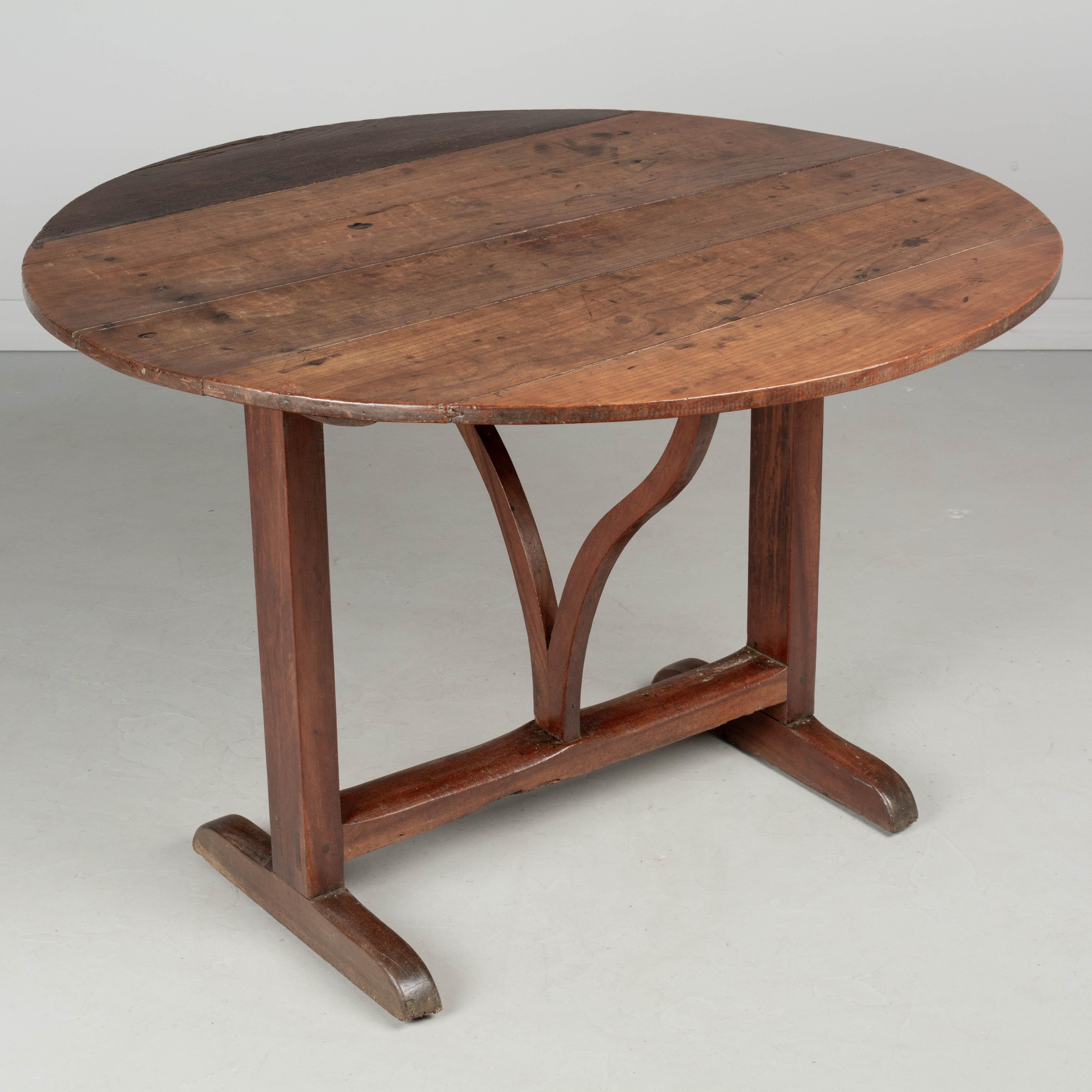 19th Century French Wine Tasting Table or Tilt-Top Table For Sale 2