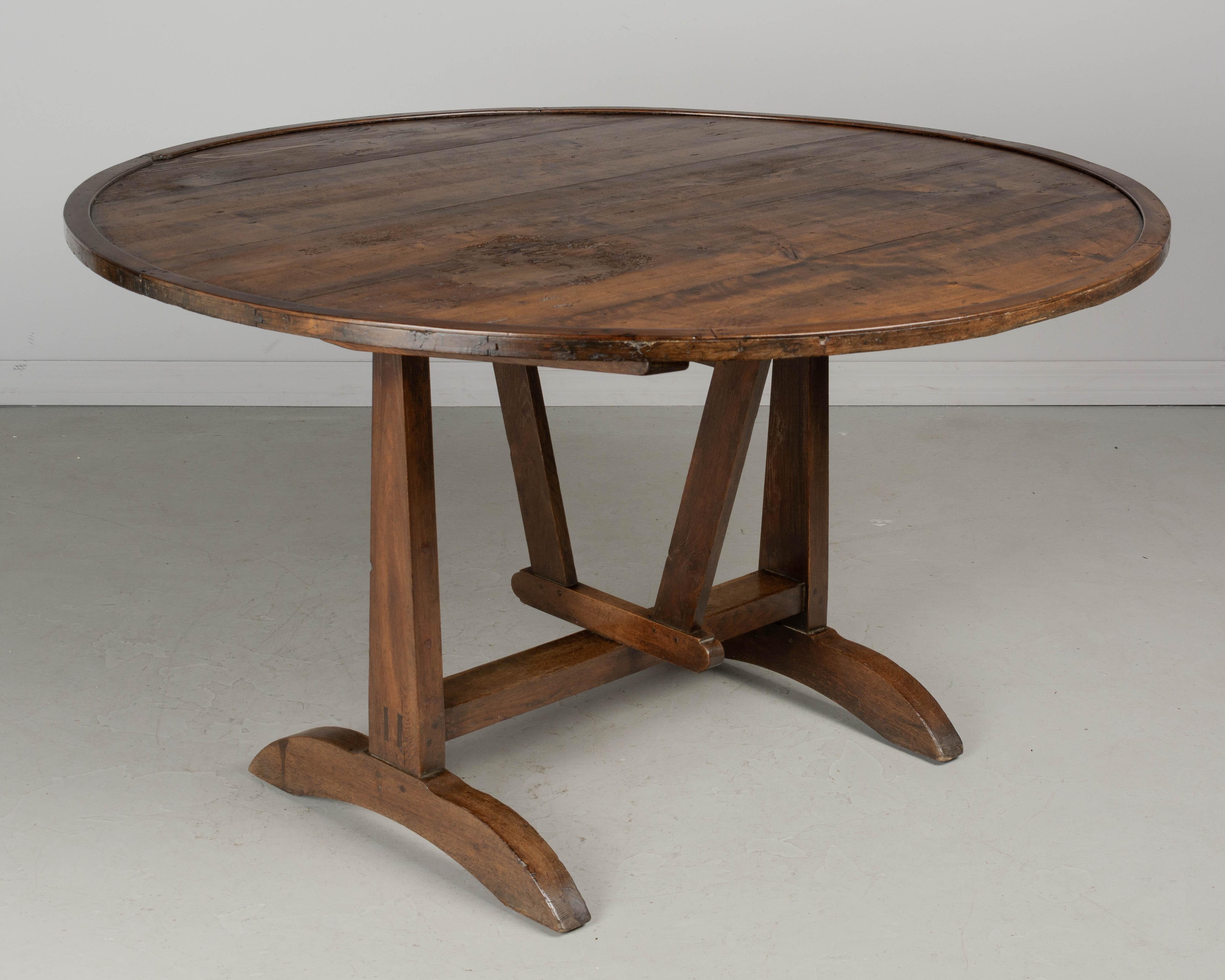 19th Century French Wine Tasting Table or Tilt-Top Table For Sale 3