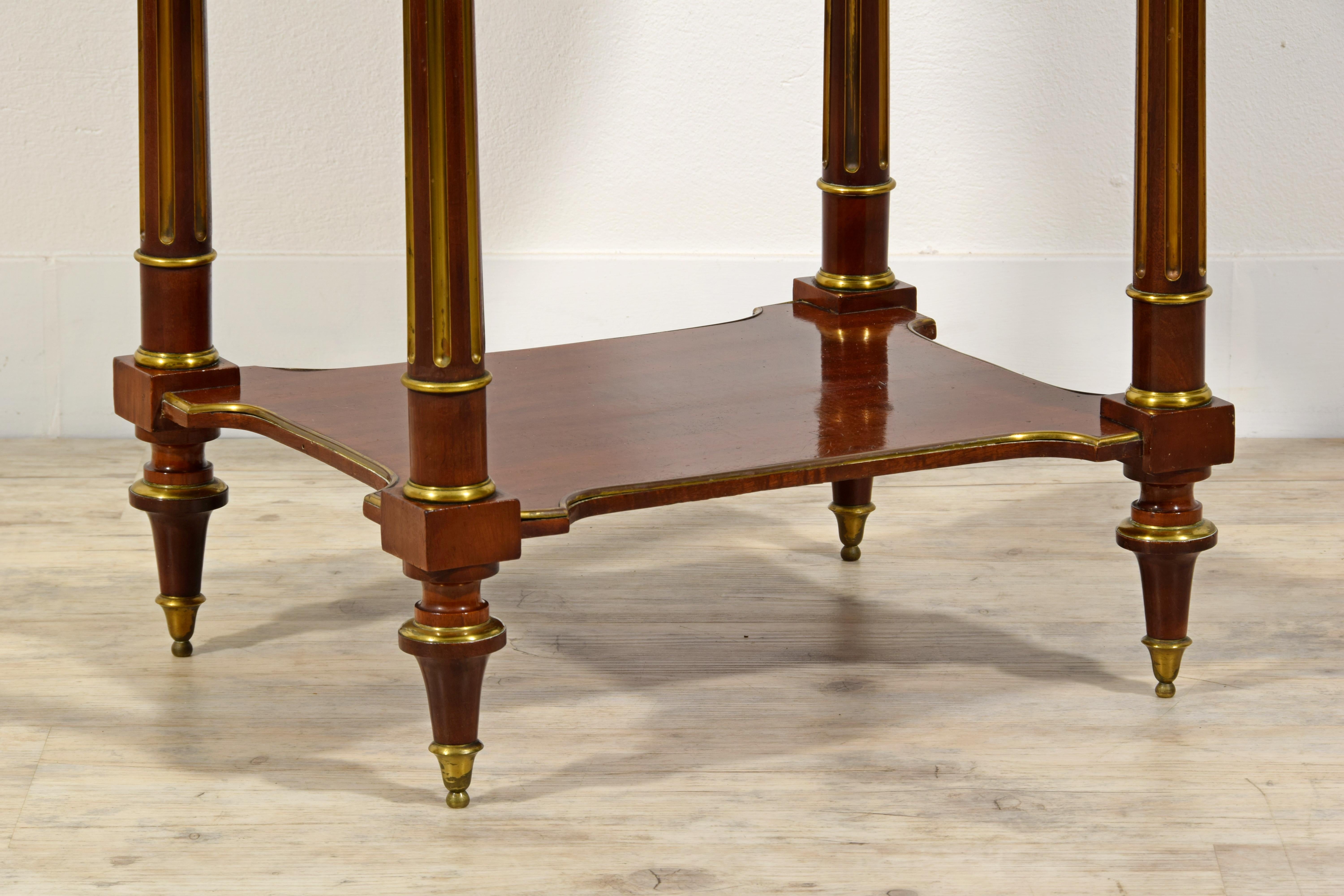 Französischer Tisch aus Holz und vergoldeter Bronze aus dem 19. Jahrhundert im Angebot 11