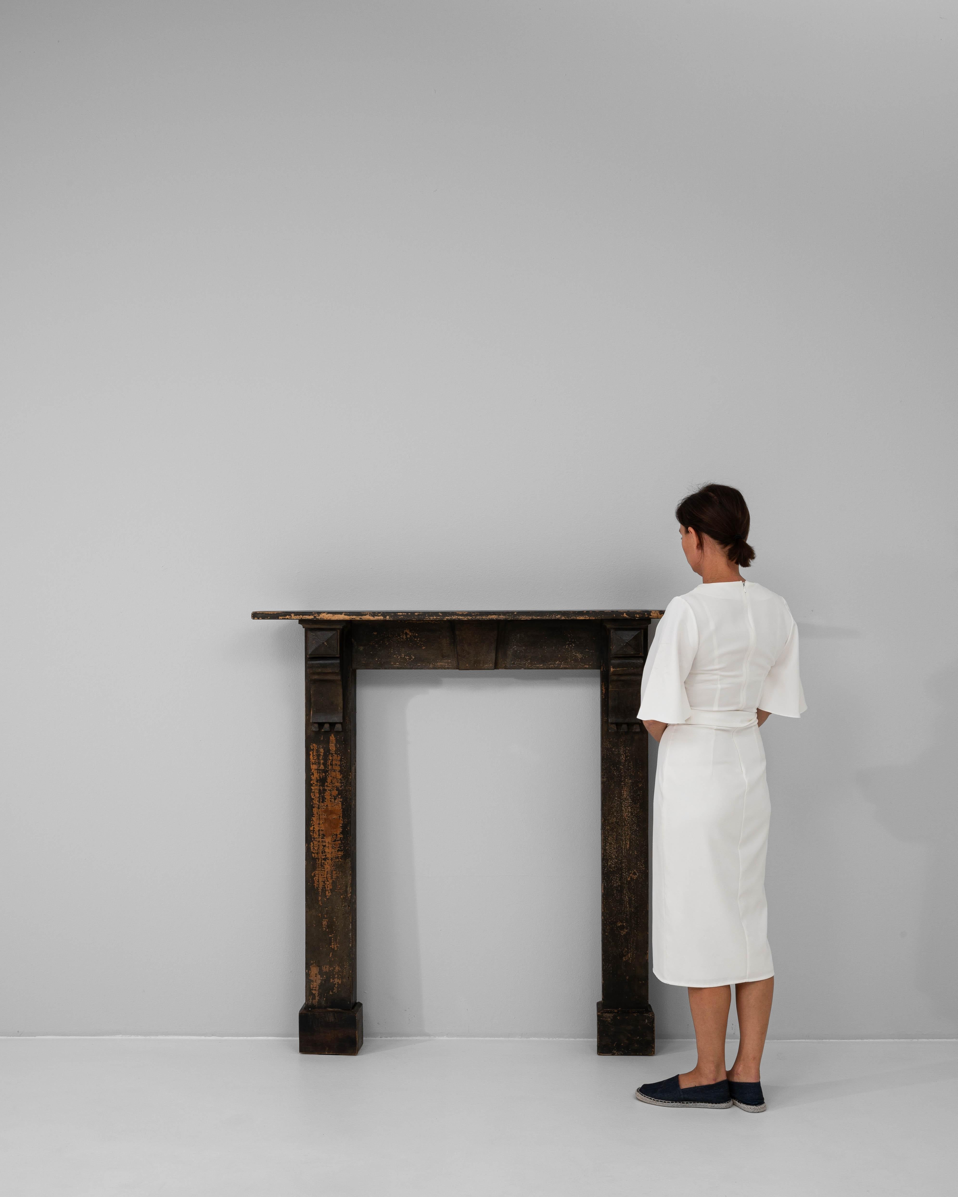 Camino francese del XIX secolo in Wood patinato nero in vendita 4