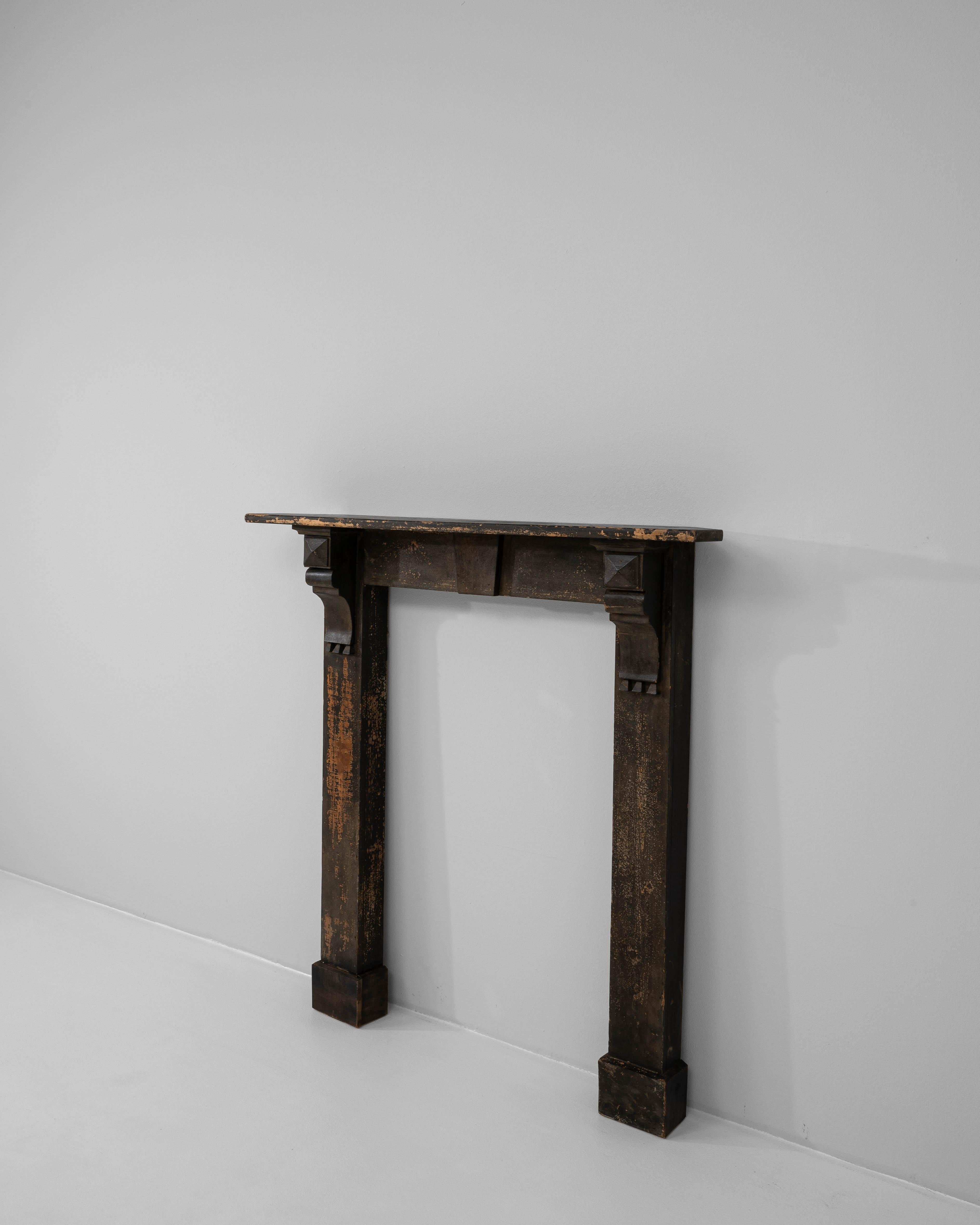 Camino francese del XIX secolo in Wood patinato nero in vendita 5