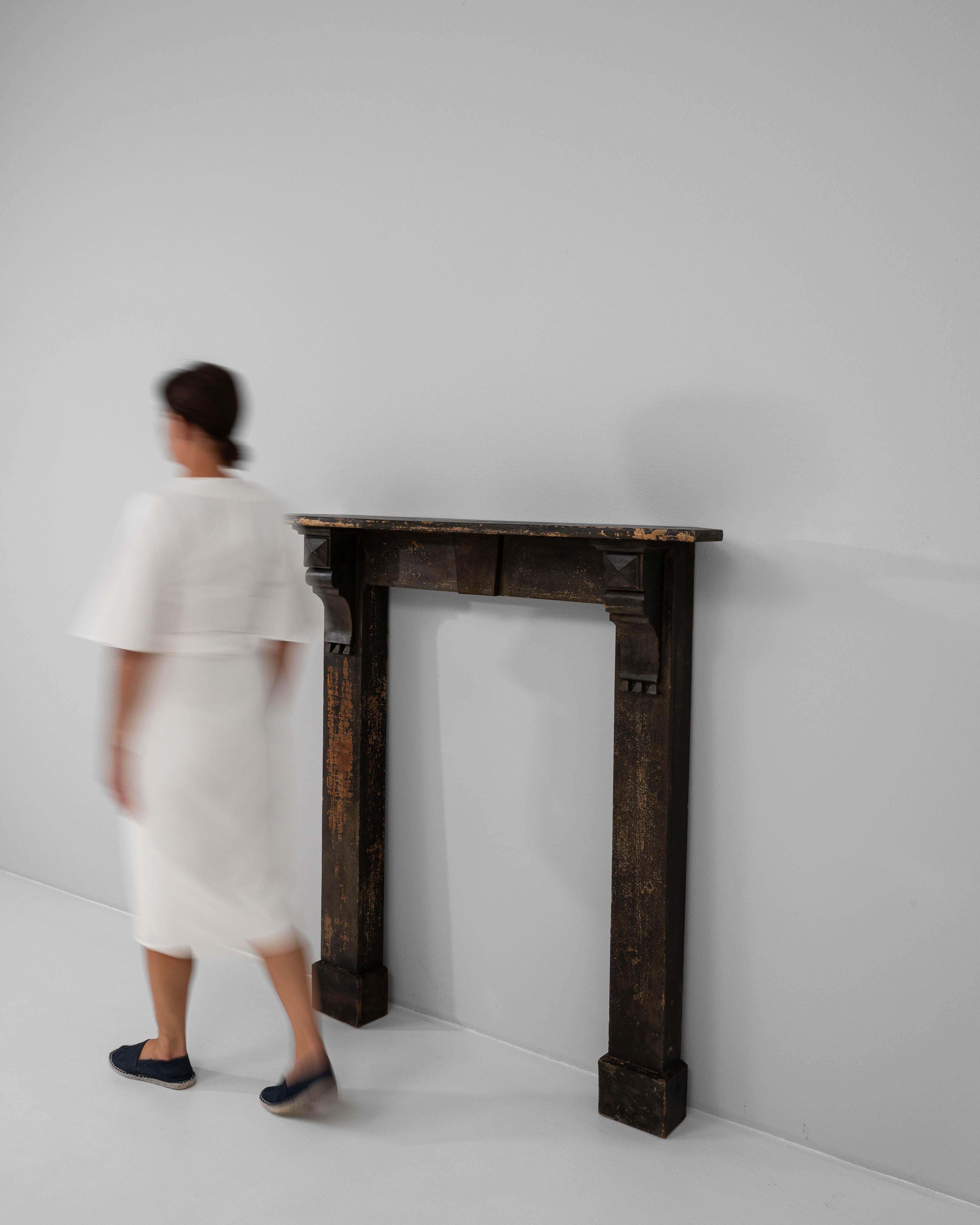 Camino francese del XIX secolo in Wood patinato nero in vendita 6