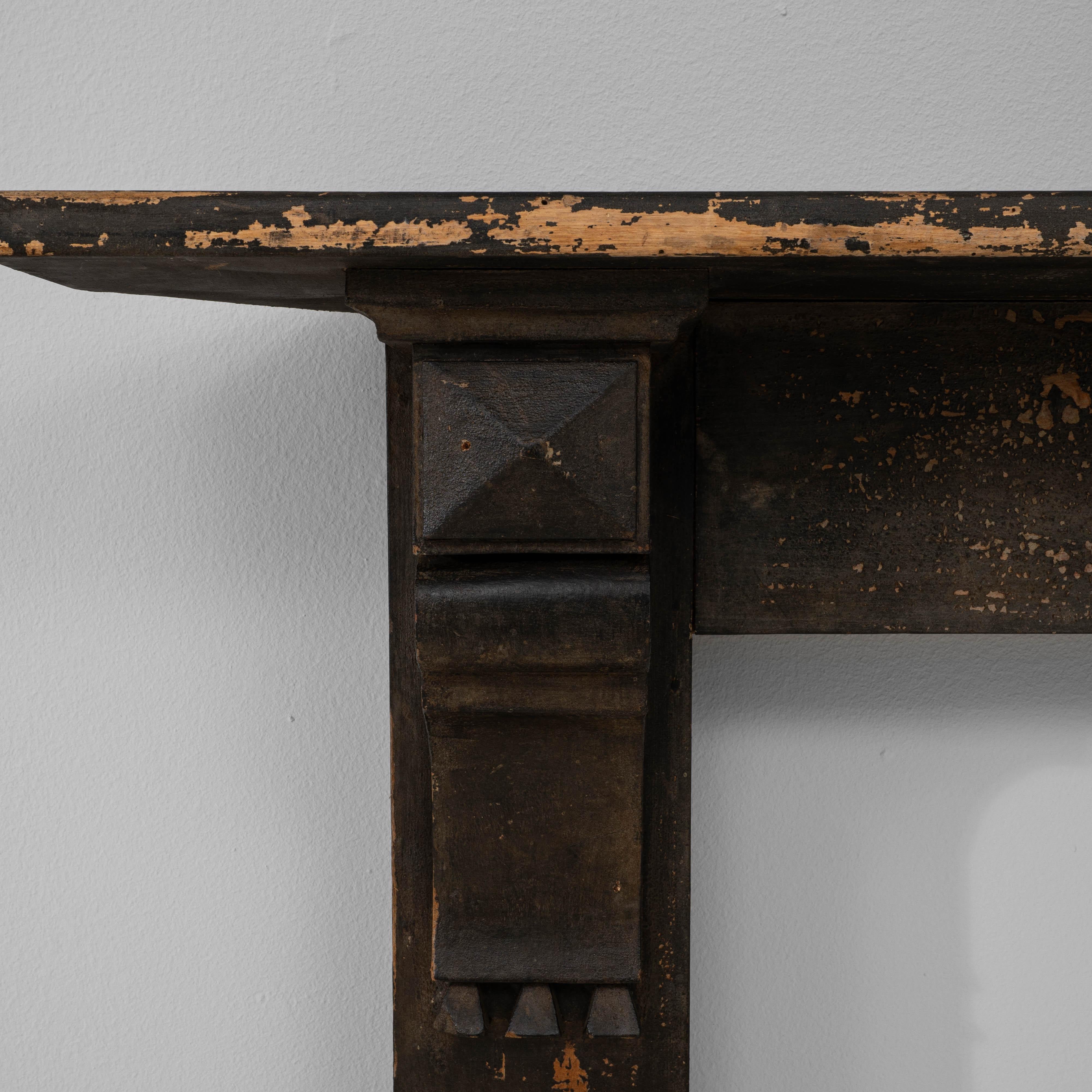 Camino francese del XIX secolo in Wood patinato nero in vendita 7