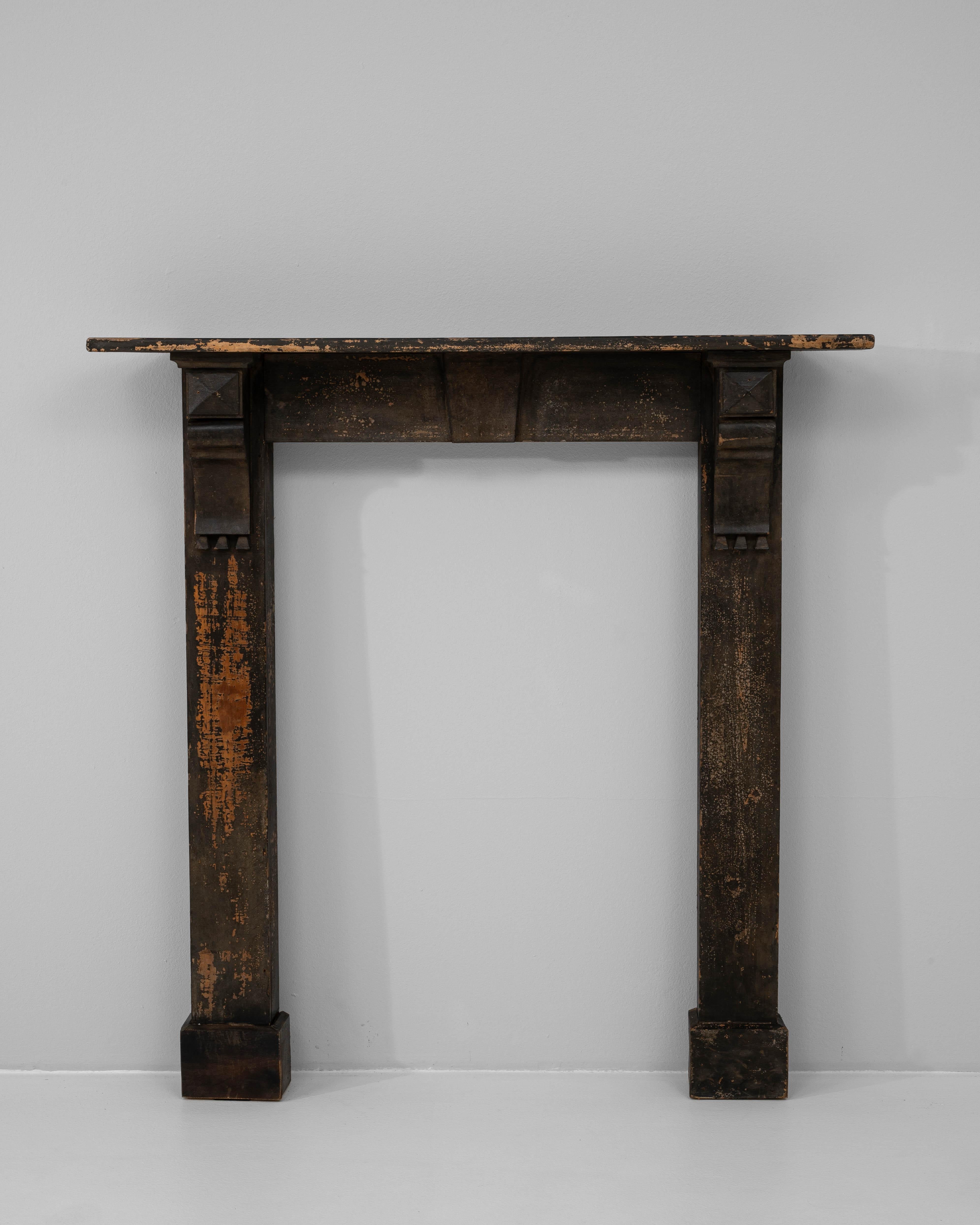 Patinato Camino francese del XIX secolo in Wood patinato nero in vendita