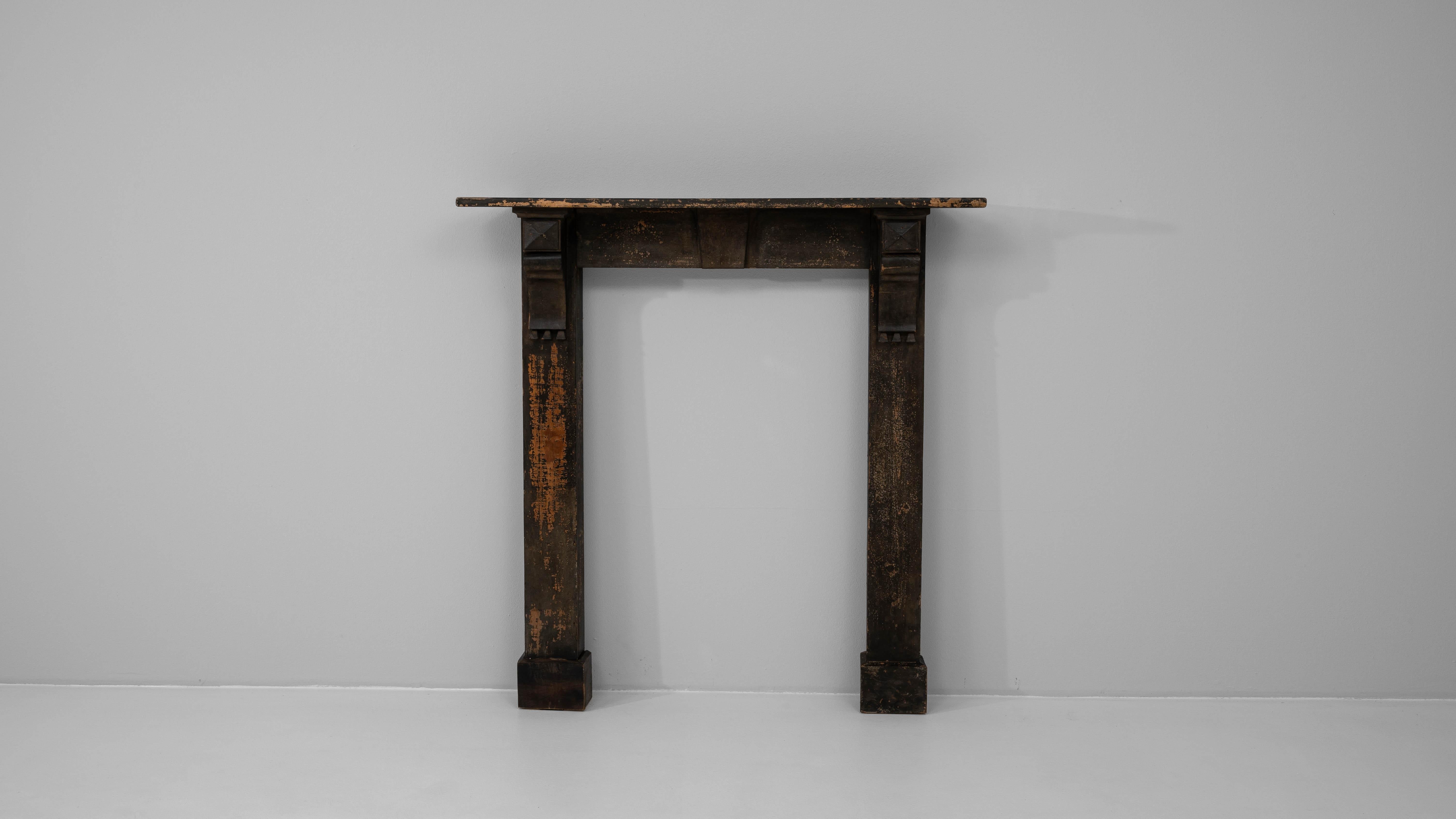 Camino francese del XIX secolo in Wood patinato nero In condizioni buone in vendita a High Point, NC