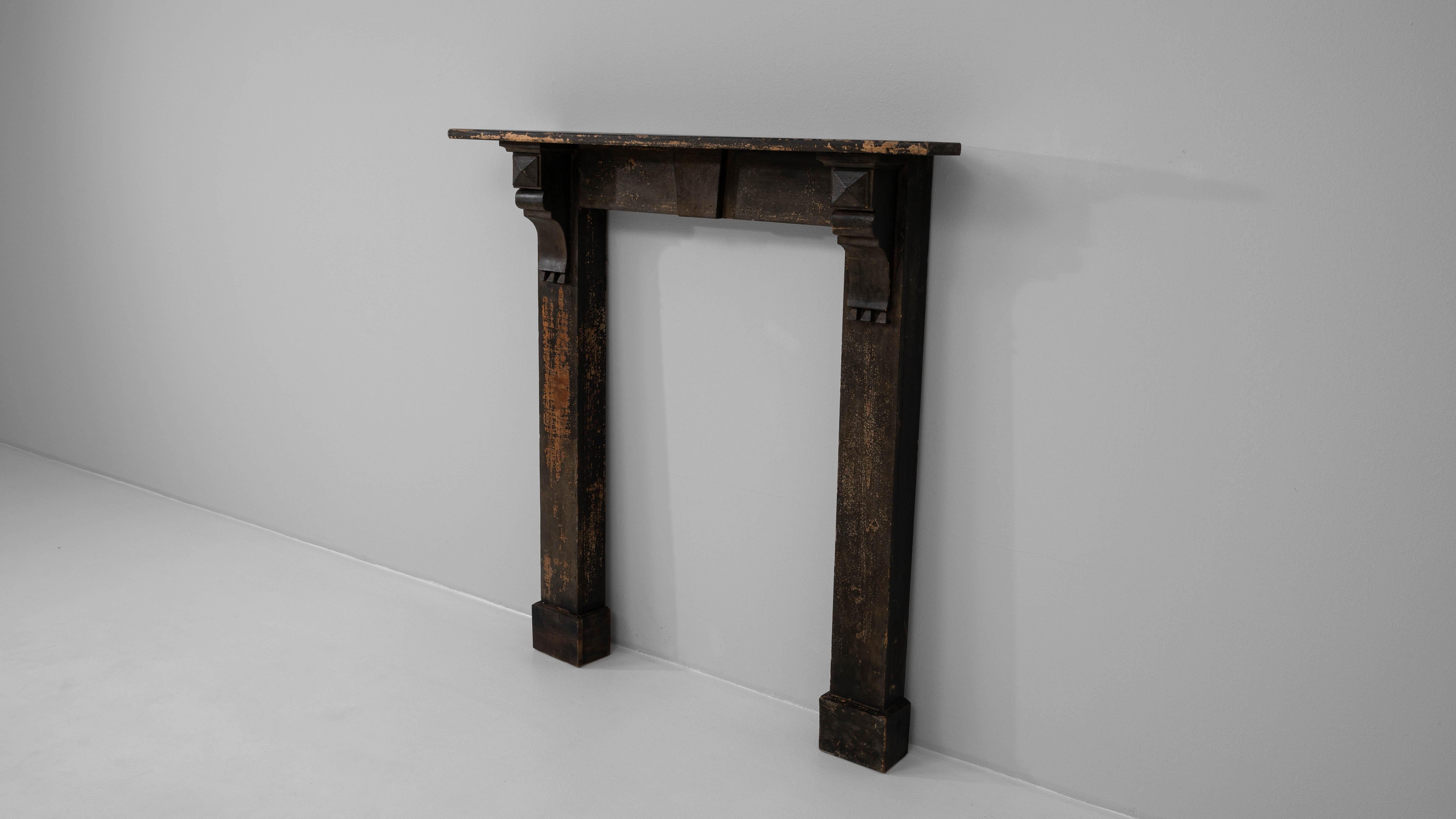 Camino francese del XIX secolo in Wood patinato nero in vendita 1