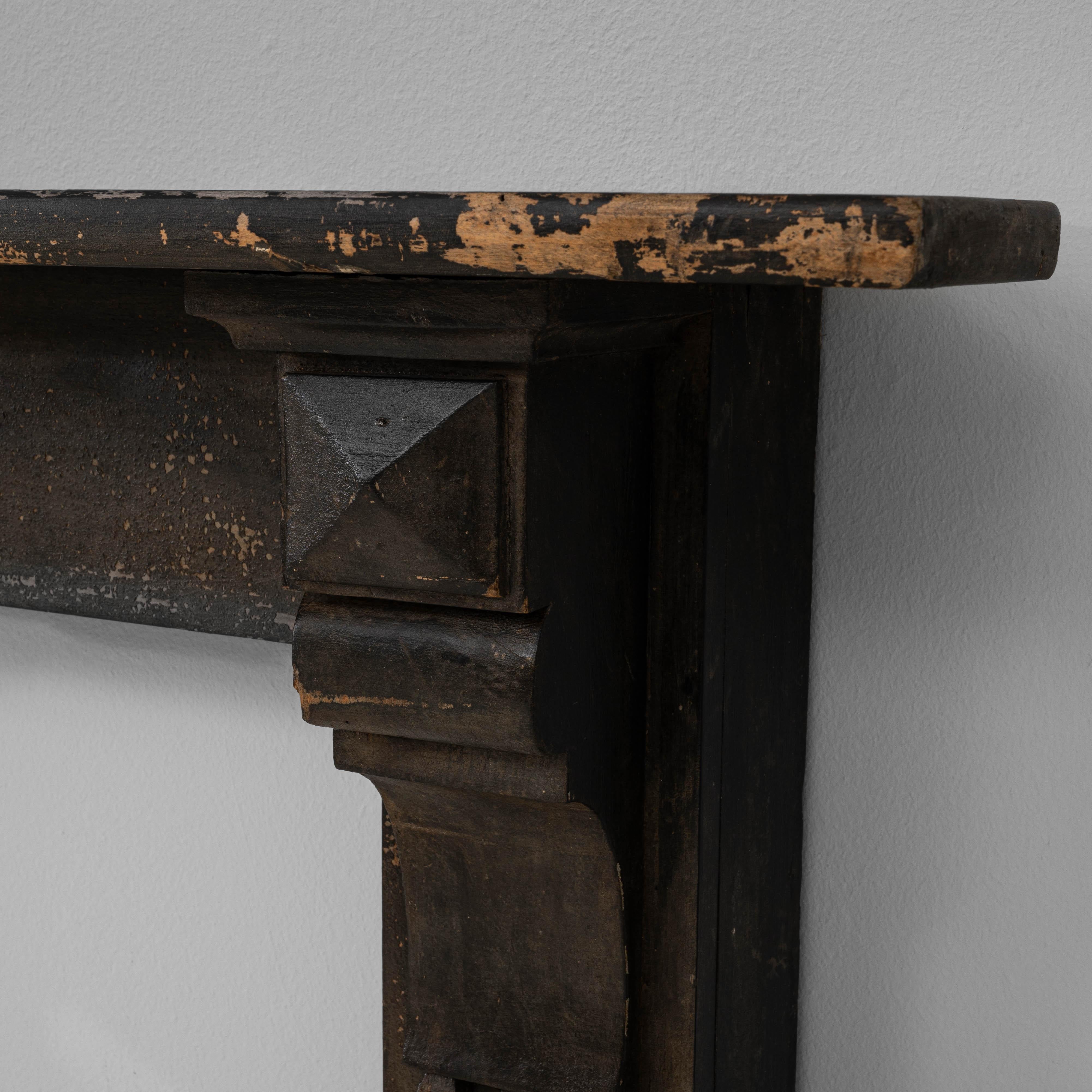 Camino francese del XIX secolo in Wood patinato nero in vendita 2